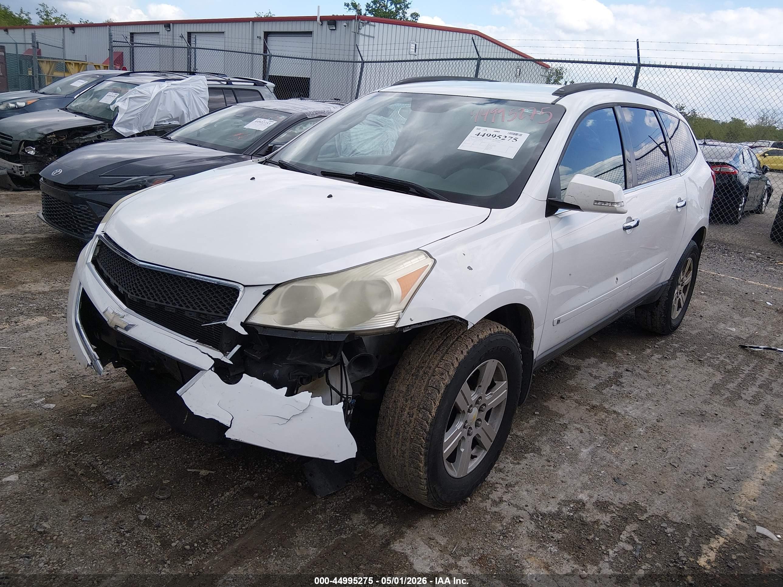 CHEVROLET TRAVERSE image 2