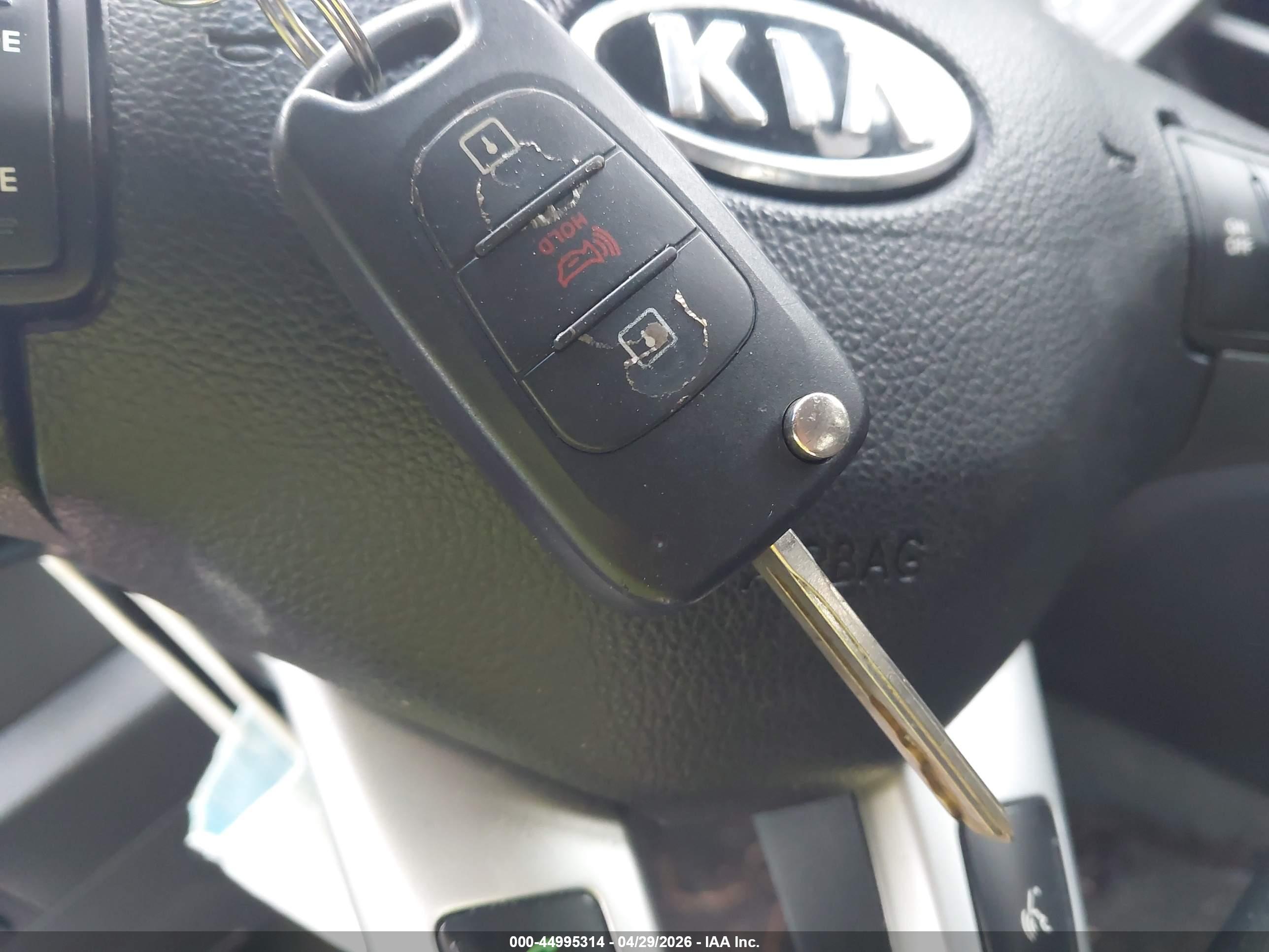 KIA SPORTAGE image 11