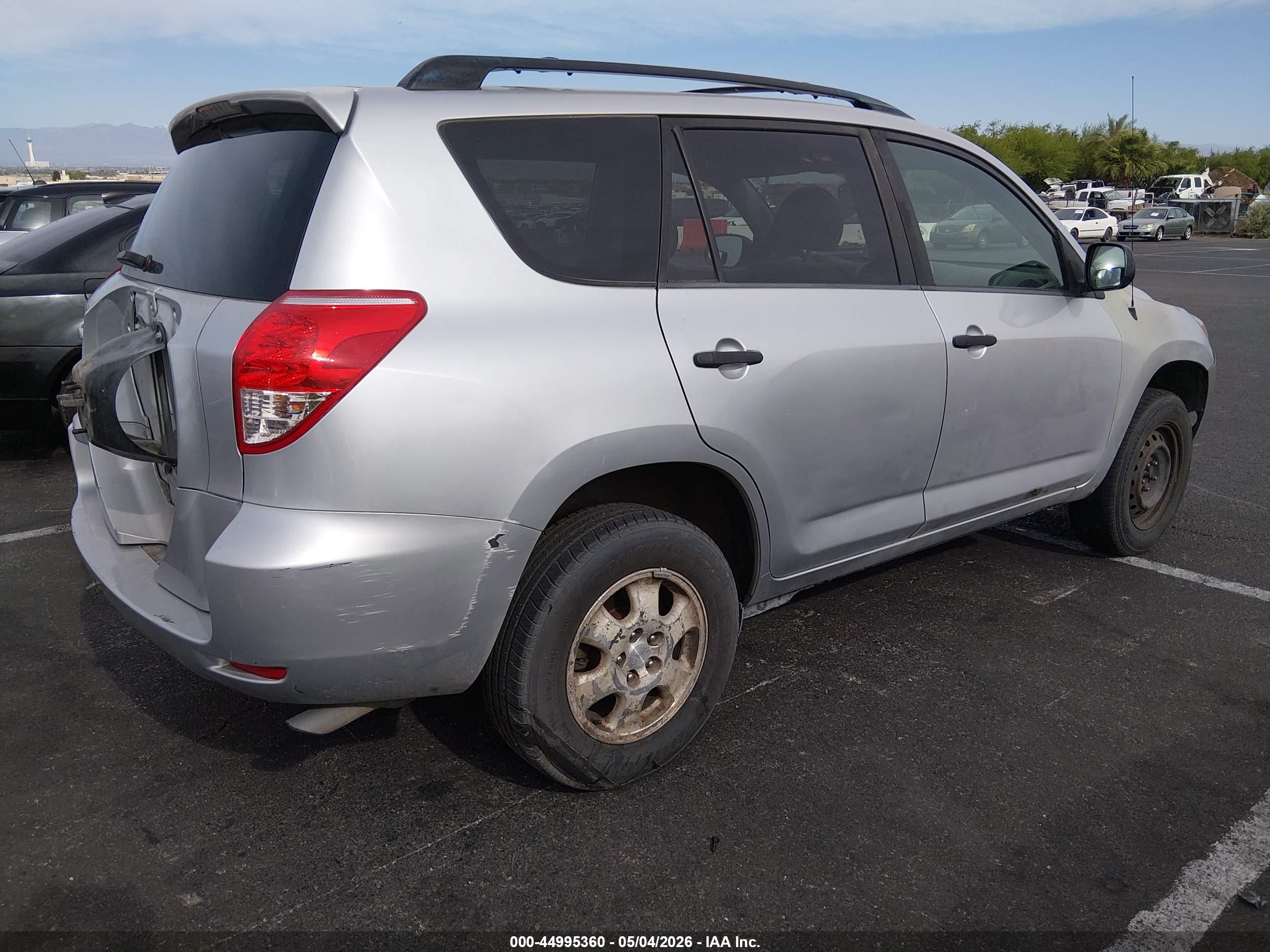 TOYOTA RAV4 image 4