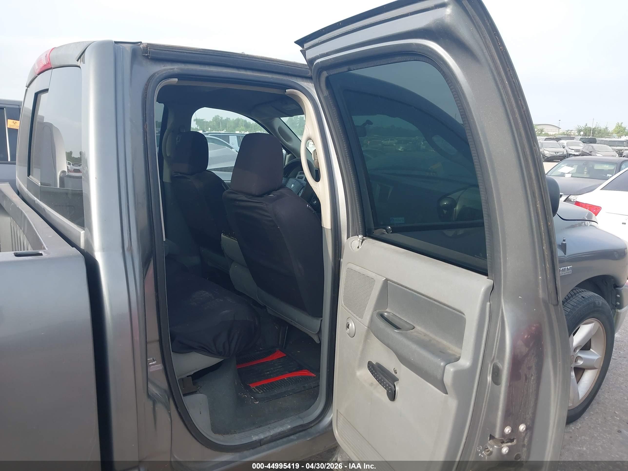 DODGE RAM image 8
