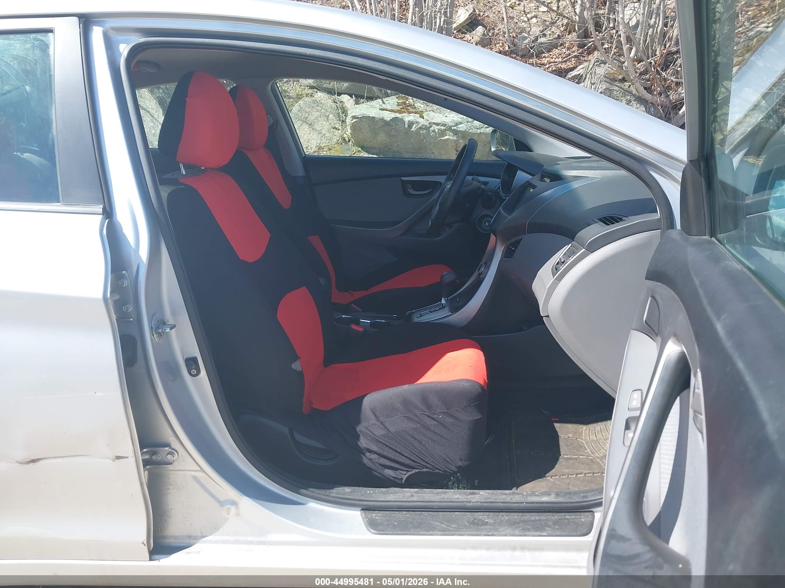 HYUNDAI ELANTRA image 5