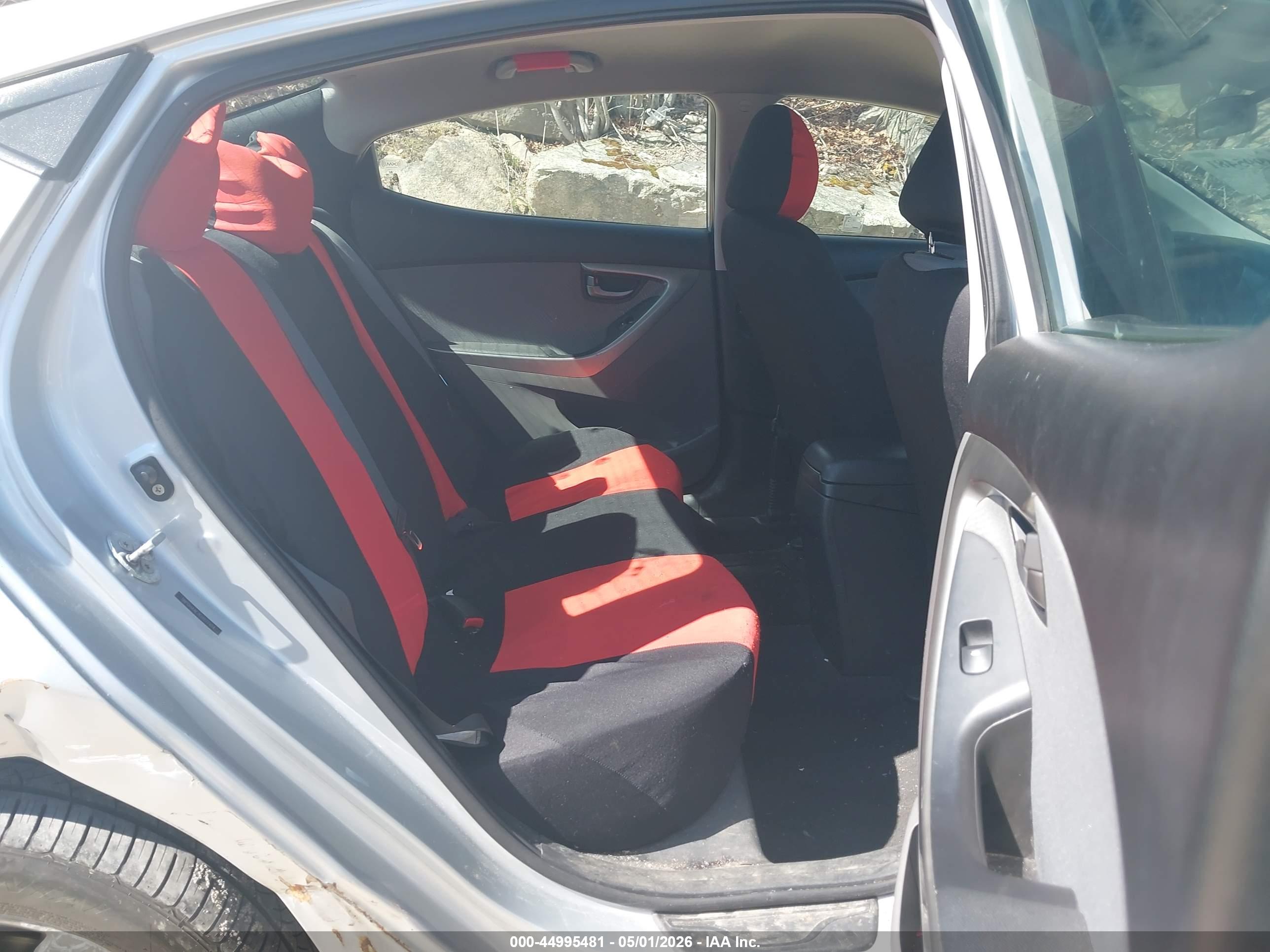 HYUNDAI ELANTRA image 8