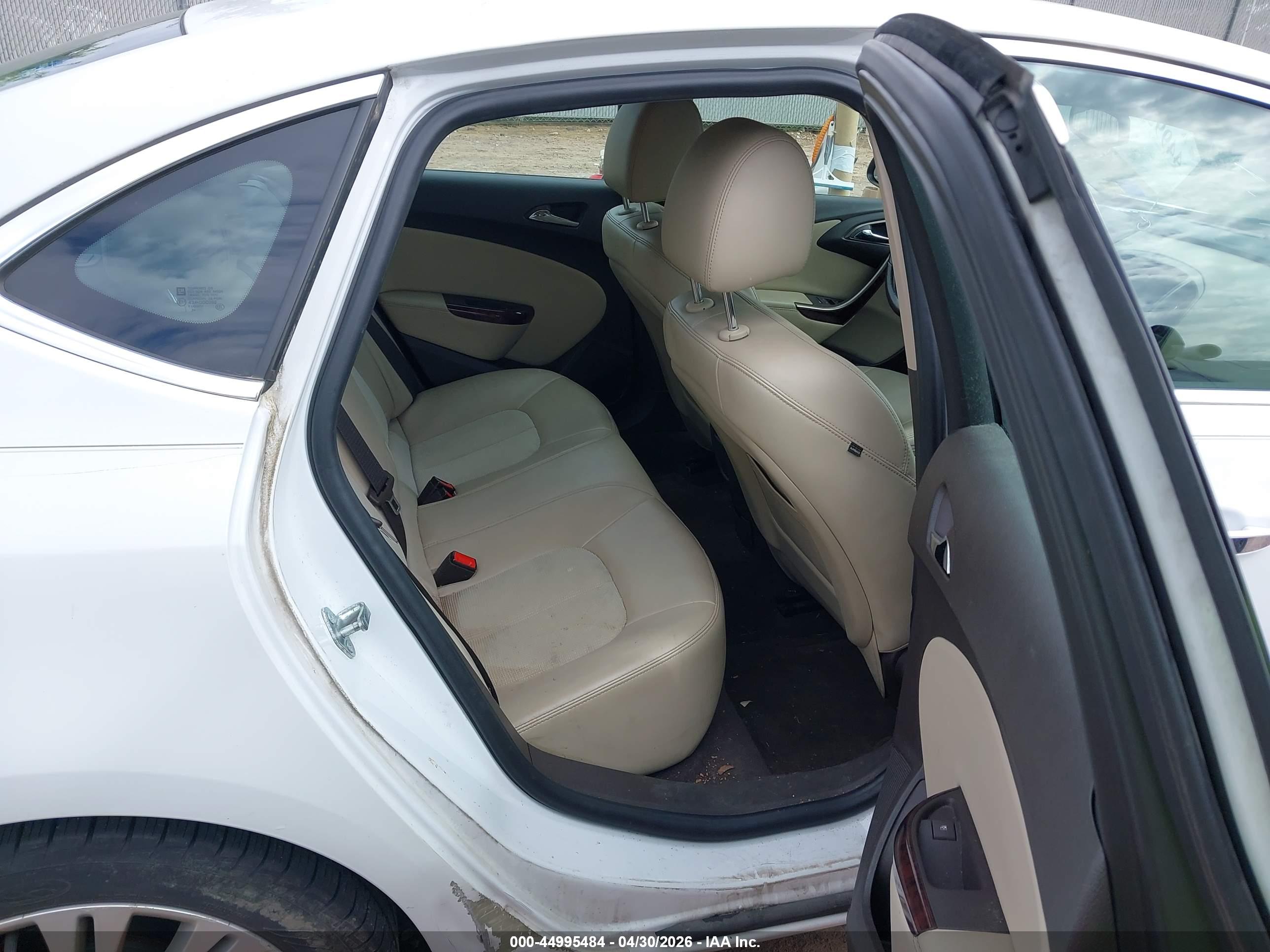 BUICK VERANO image 8