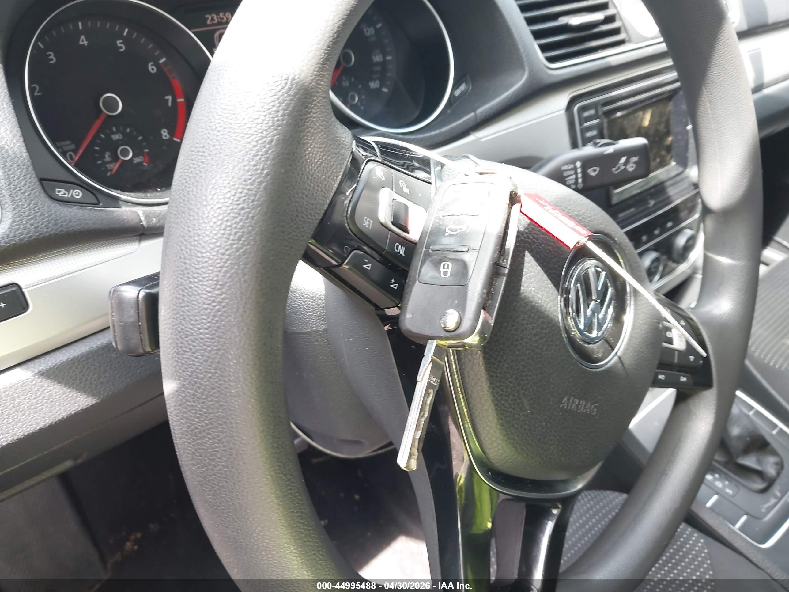 VOLKSWAGEN PASSAT image 11