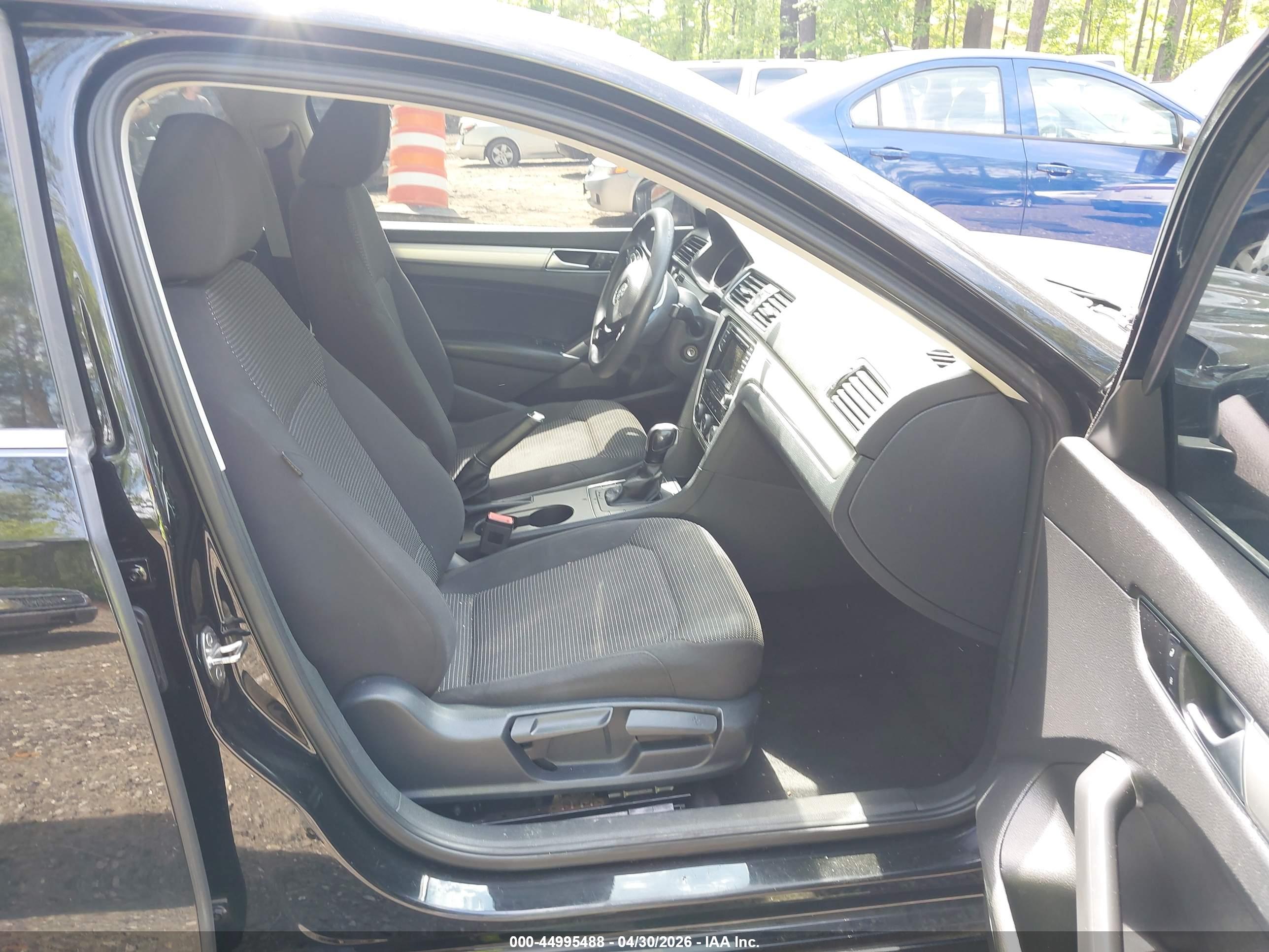 VOLKSWAGEN PASSAT image 5