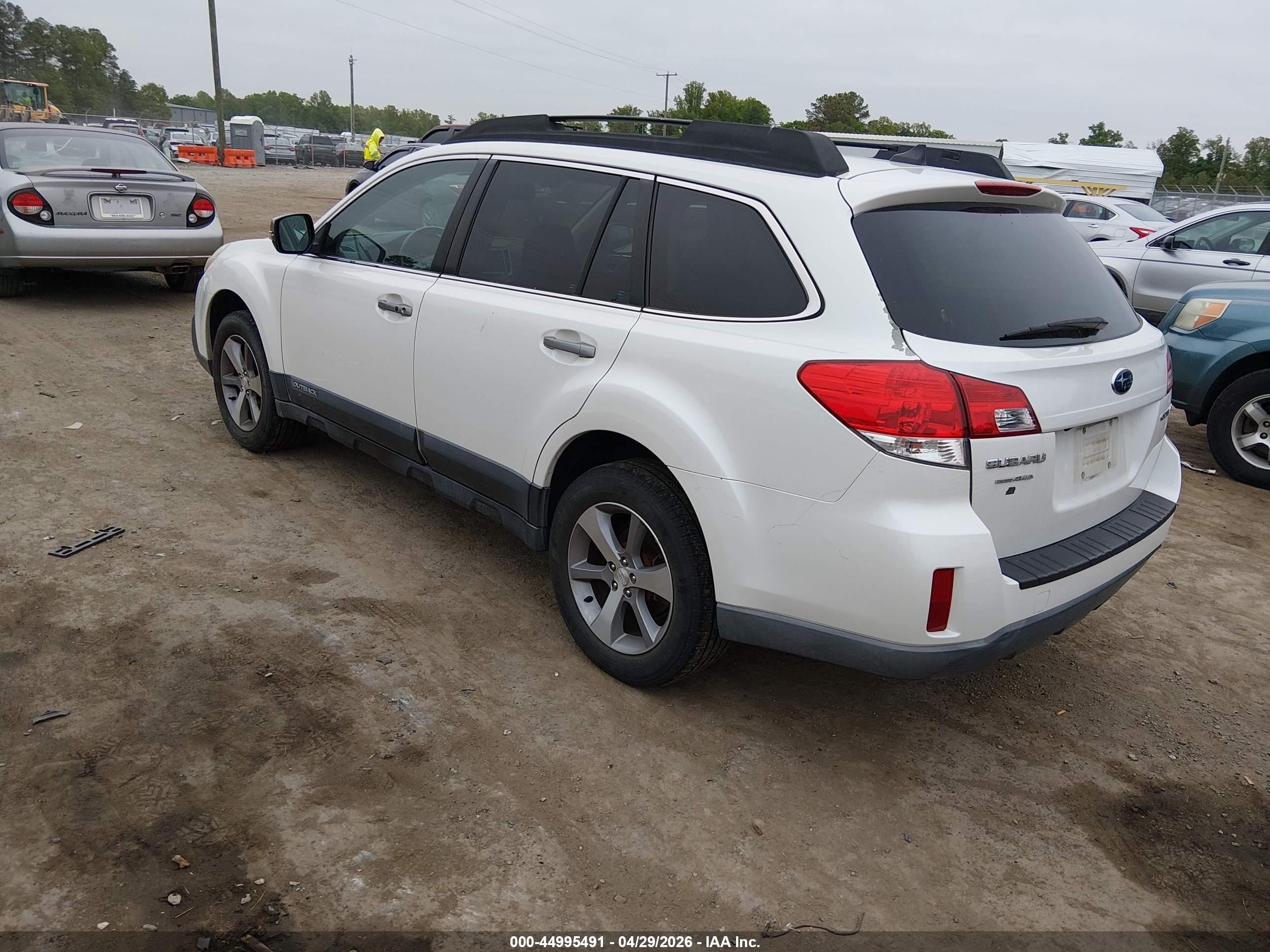 SUBARU OUTBACK image 3