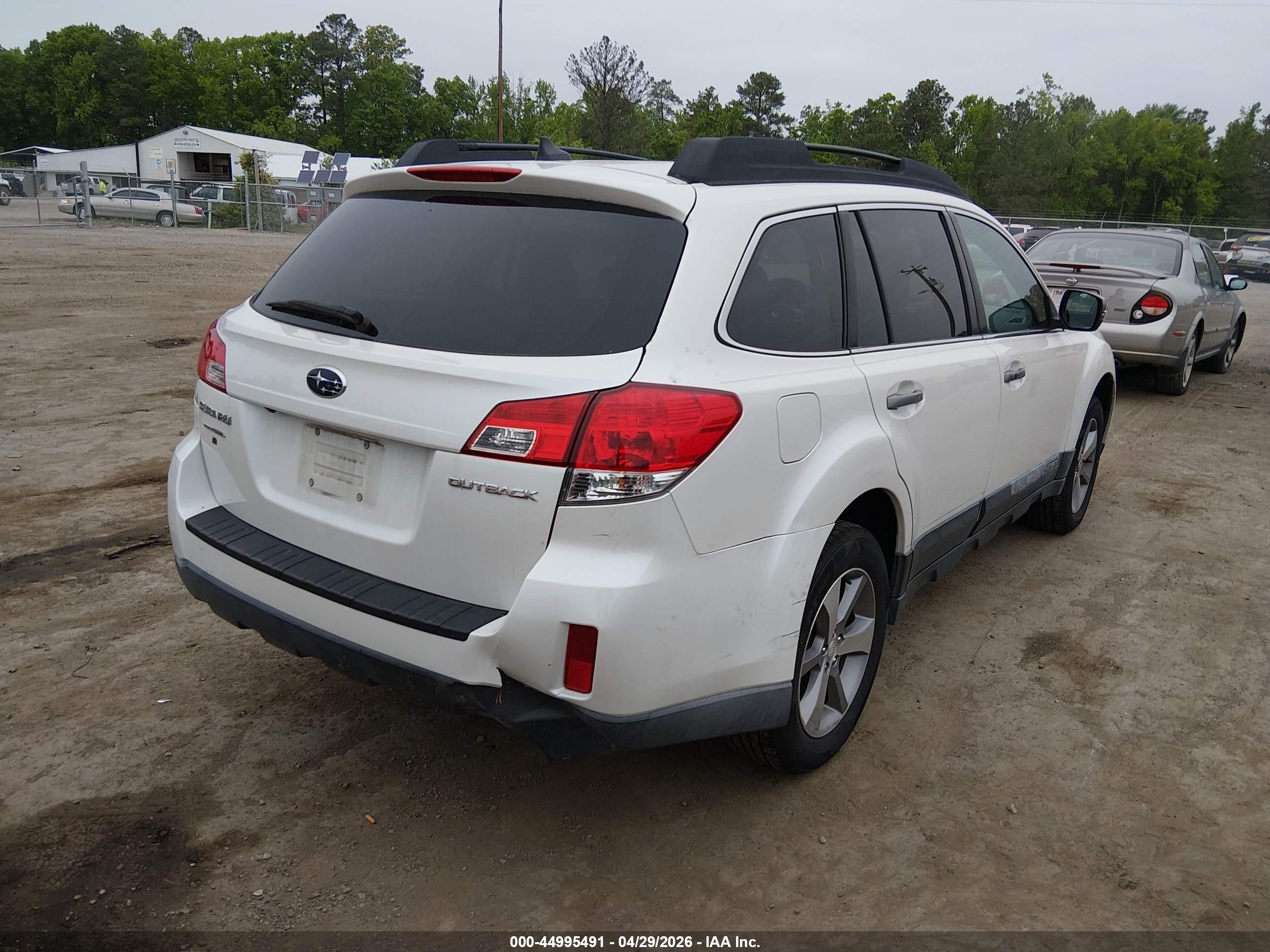 SUBARU OUTBACK image 4