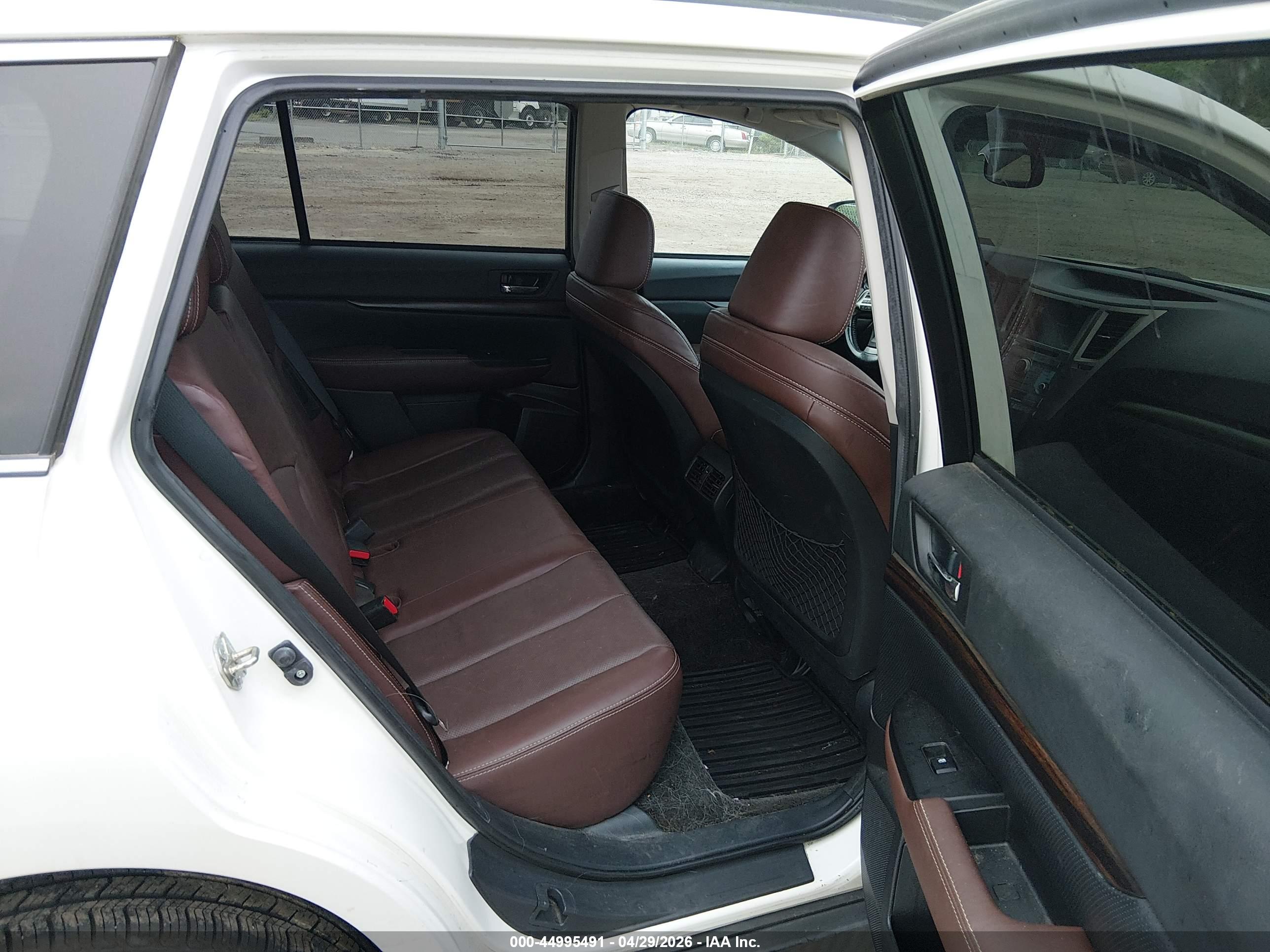 SUBARU OUTBACK image 8