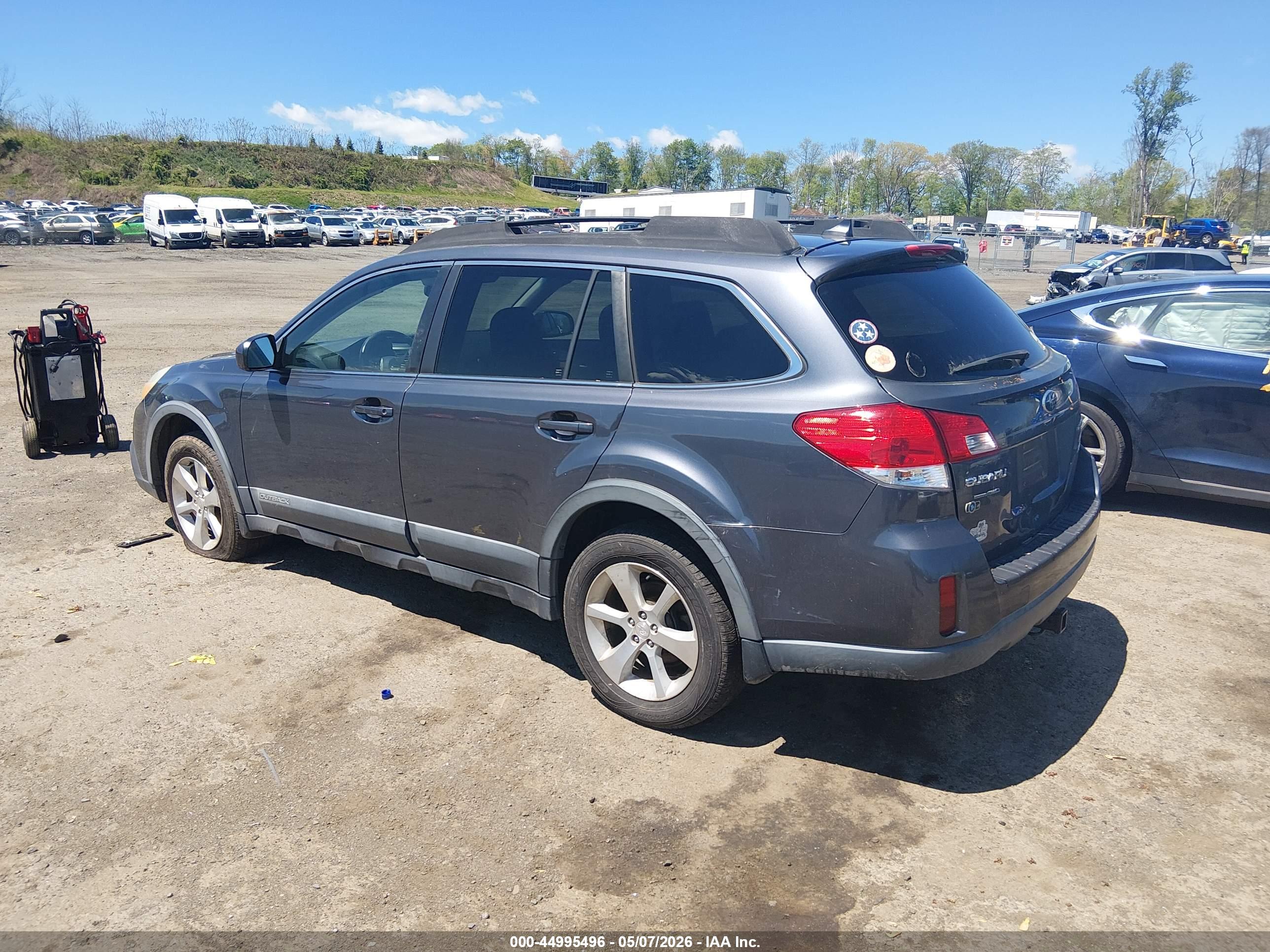 SUBARU OUTBACK image 3