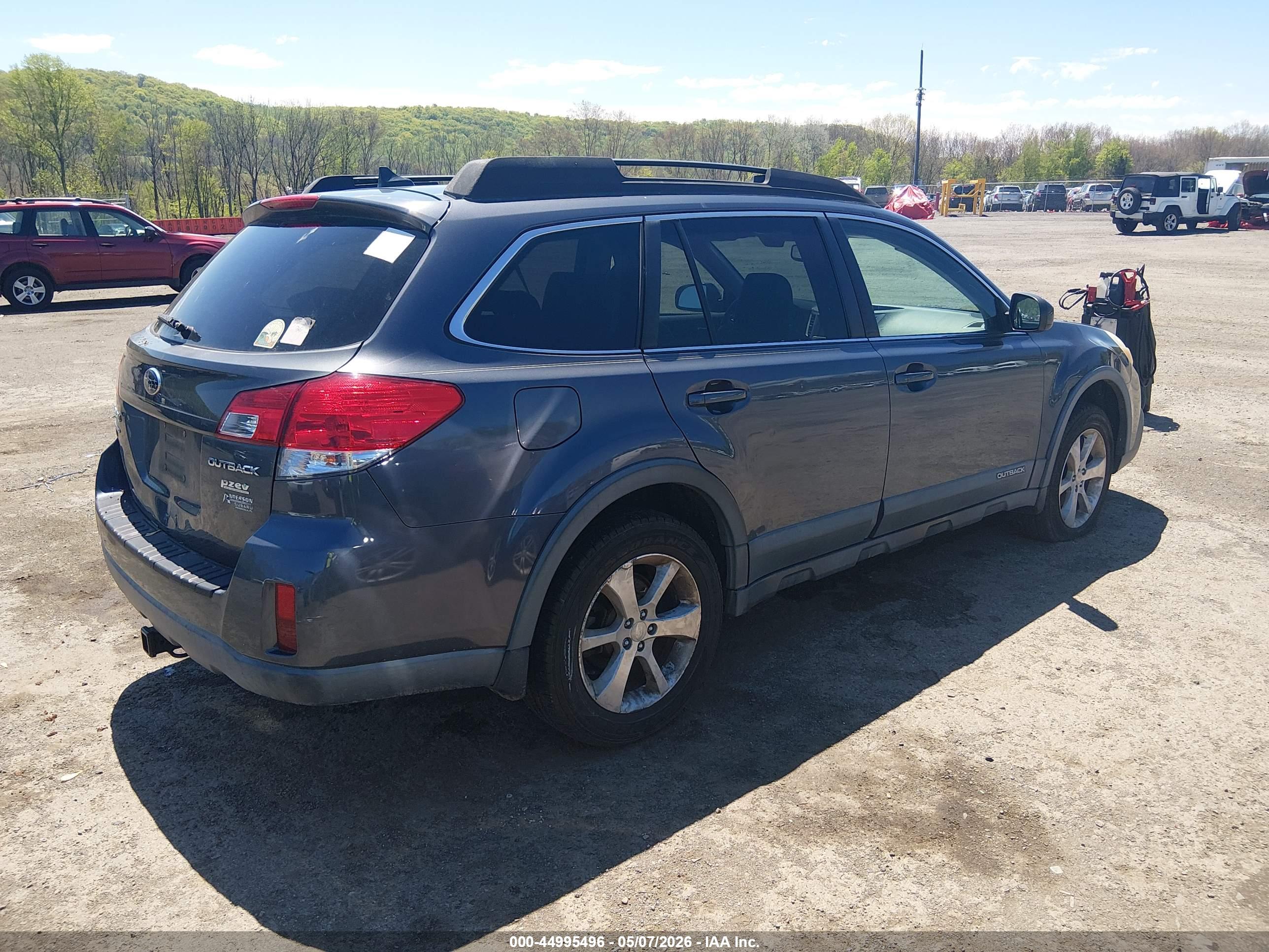 SUBARU OUTBACK image 4