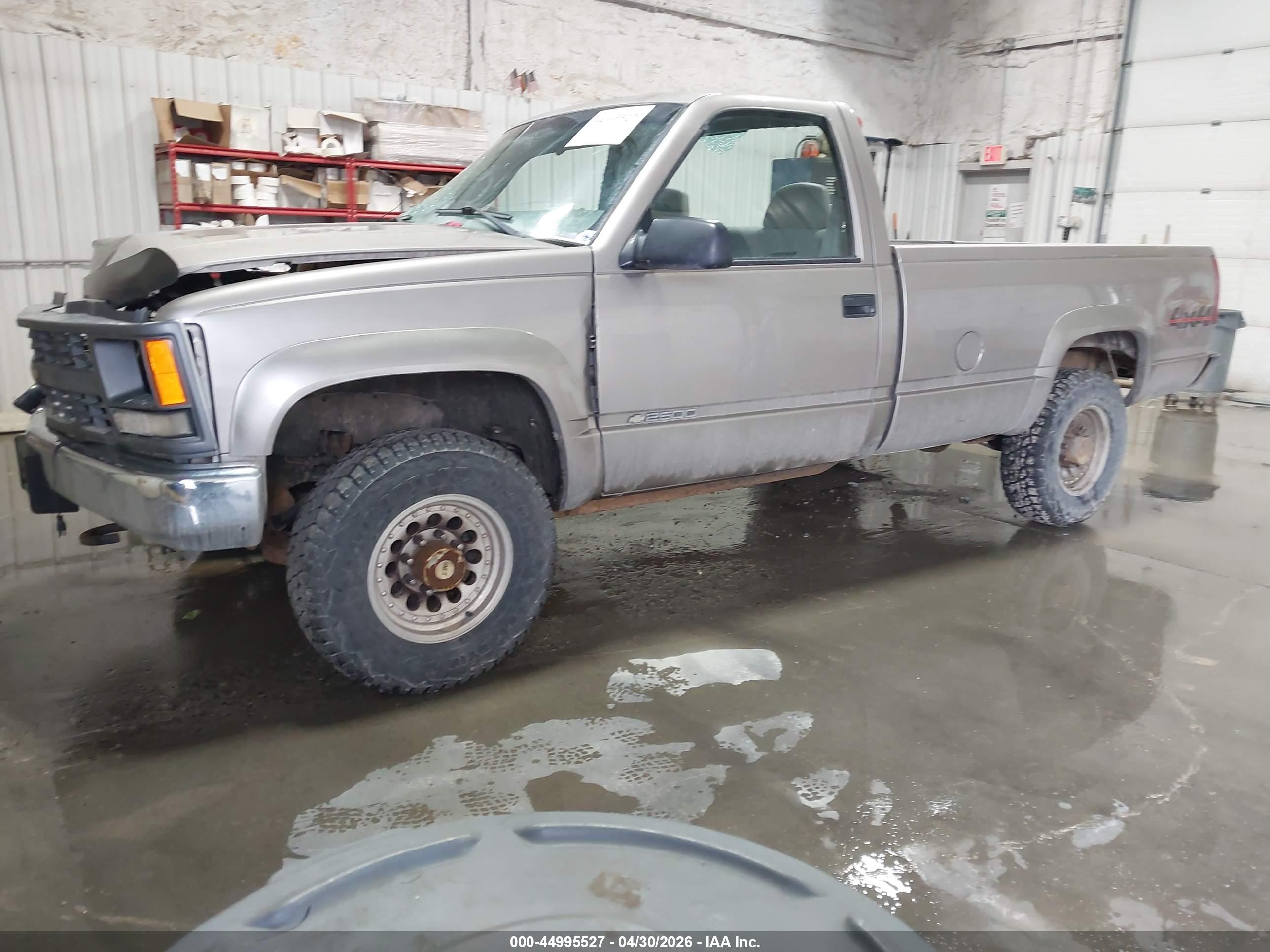 CHEVROLET K2500 image 2