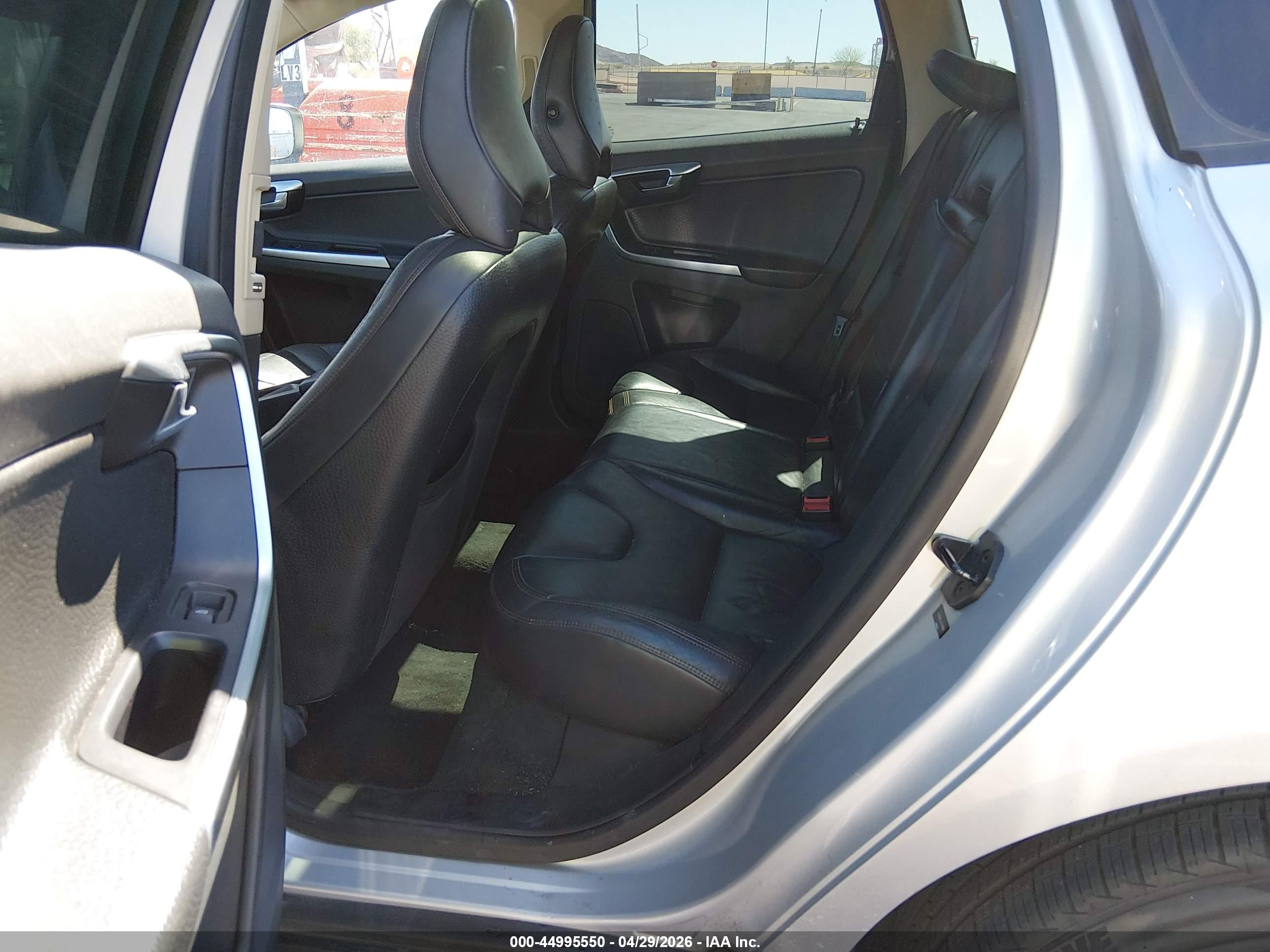 VOLVO XC60 image 8
