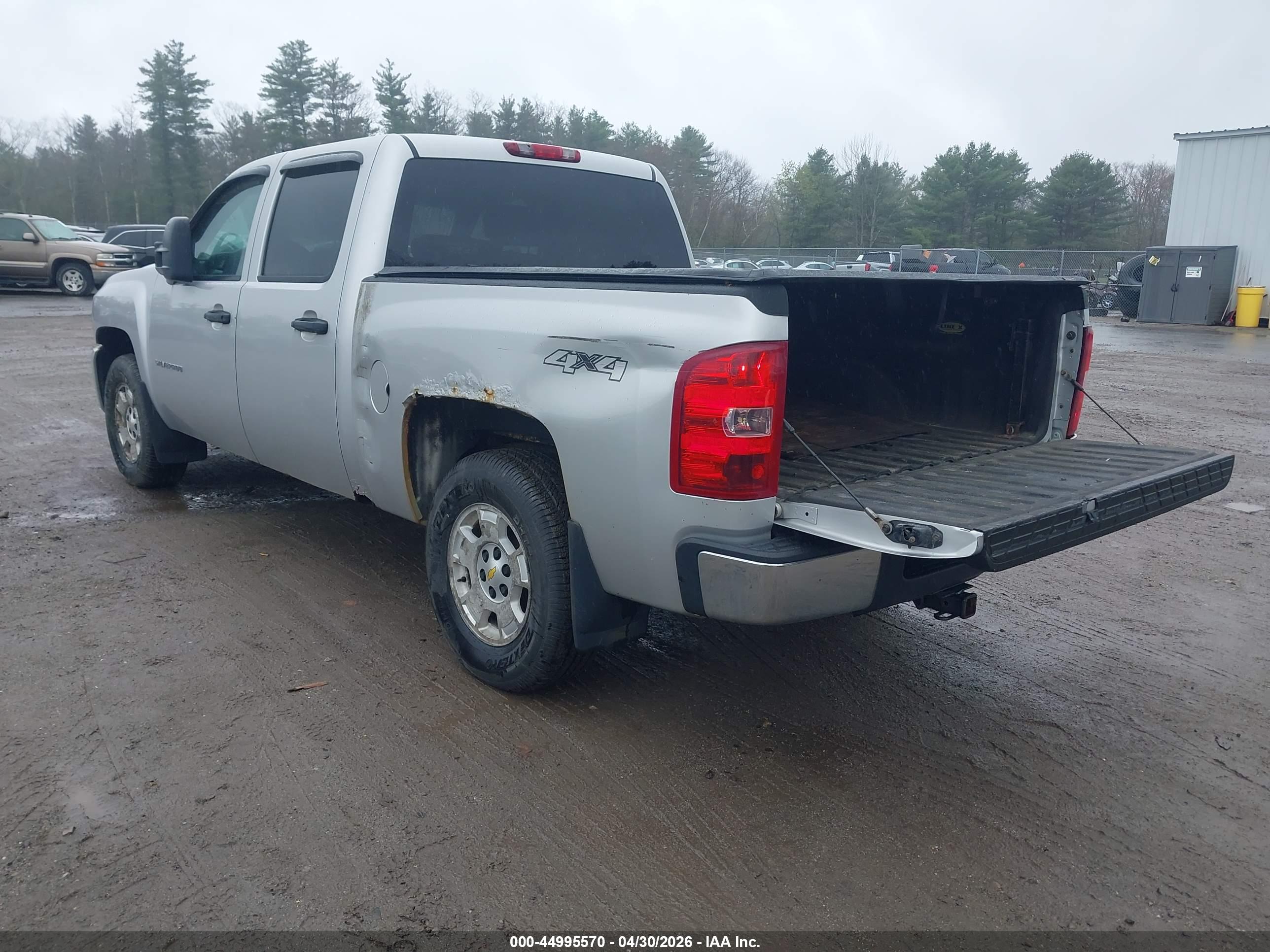 CHEVROLET SILVERADO image 3
