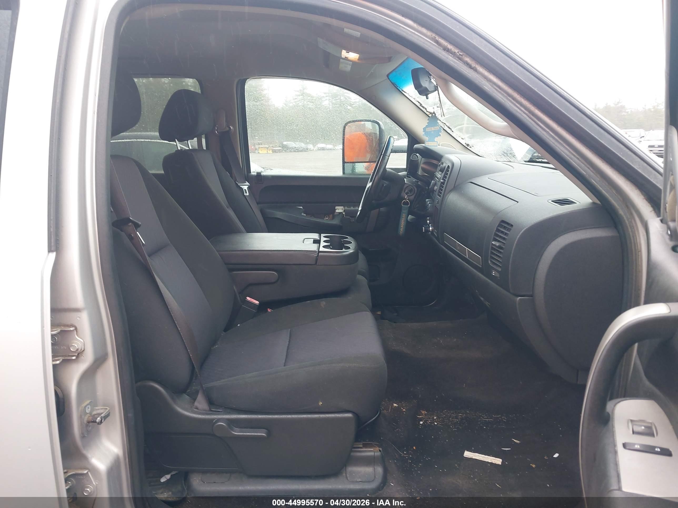 CHEVROLET SILVERADO image 5