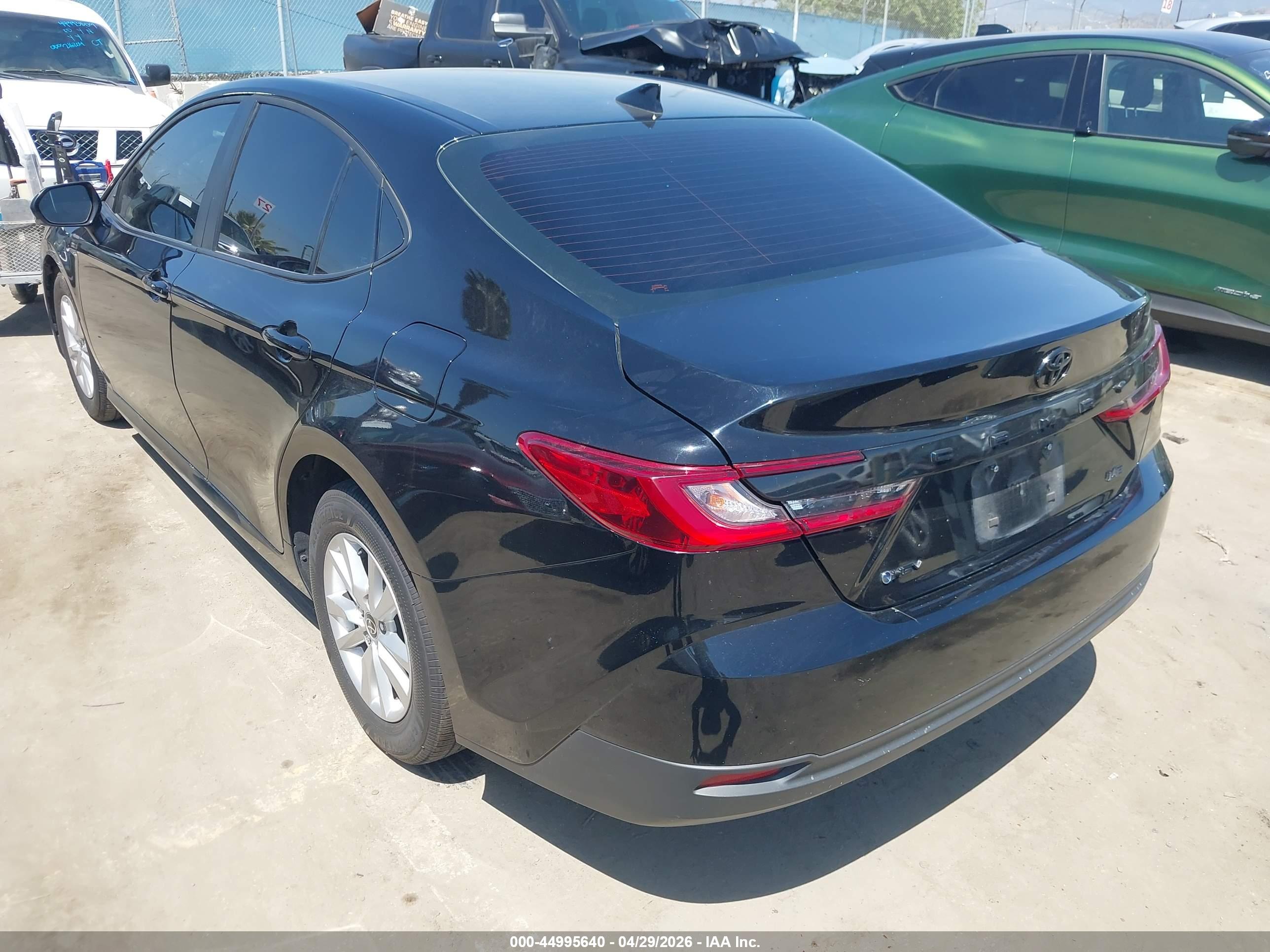 TOYOTA CAMRY image 3