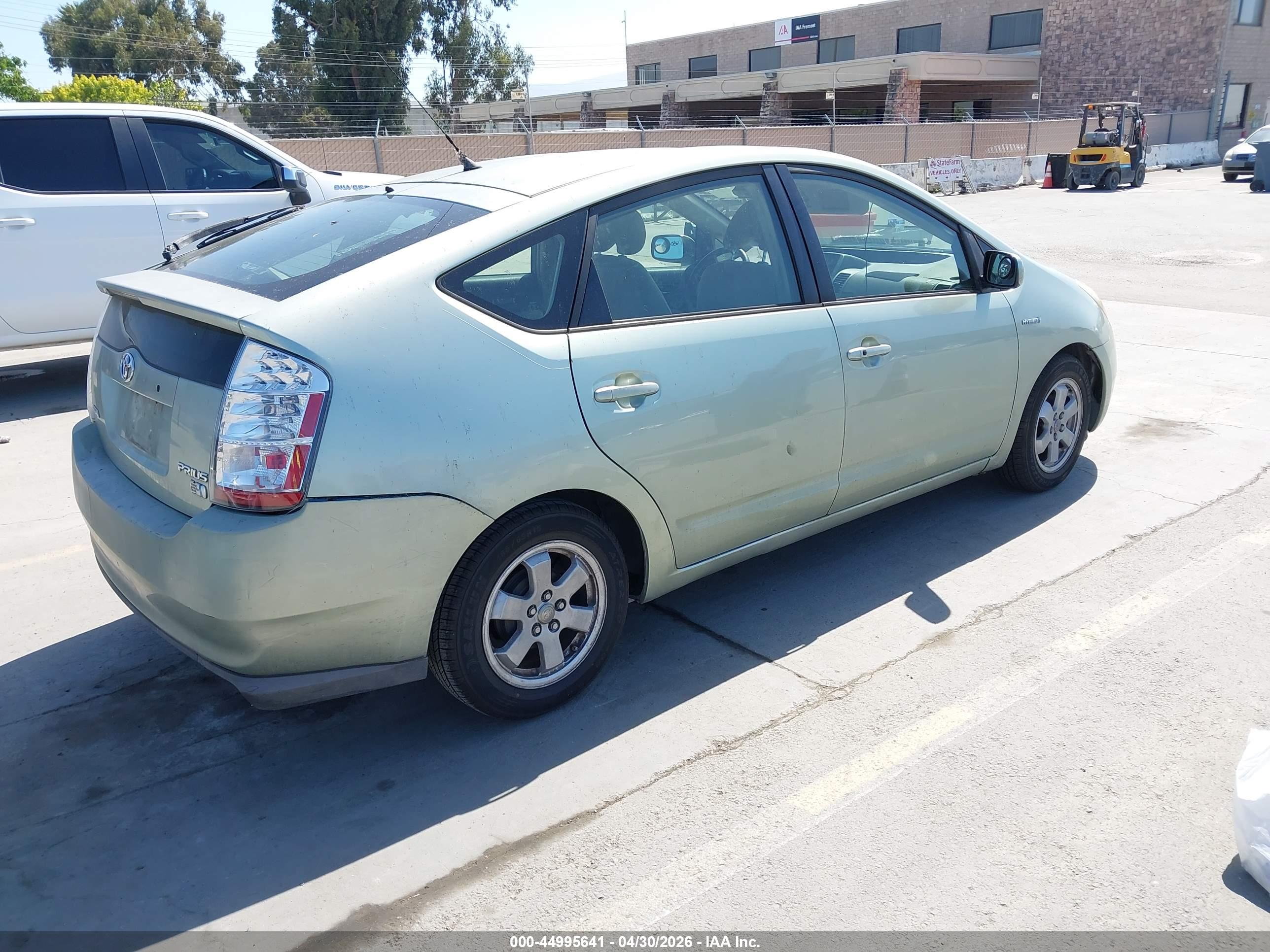 TOYOTA PRIUS image 4