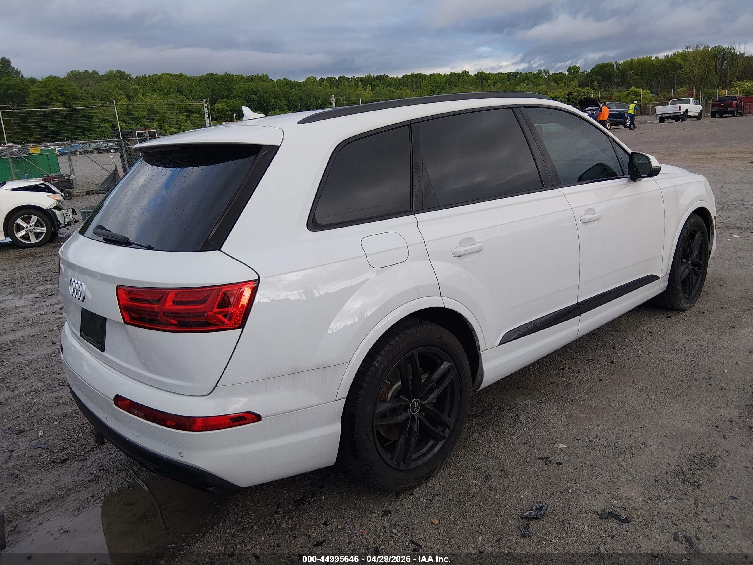 AUDI Q7 image 4