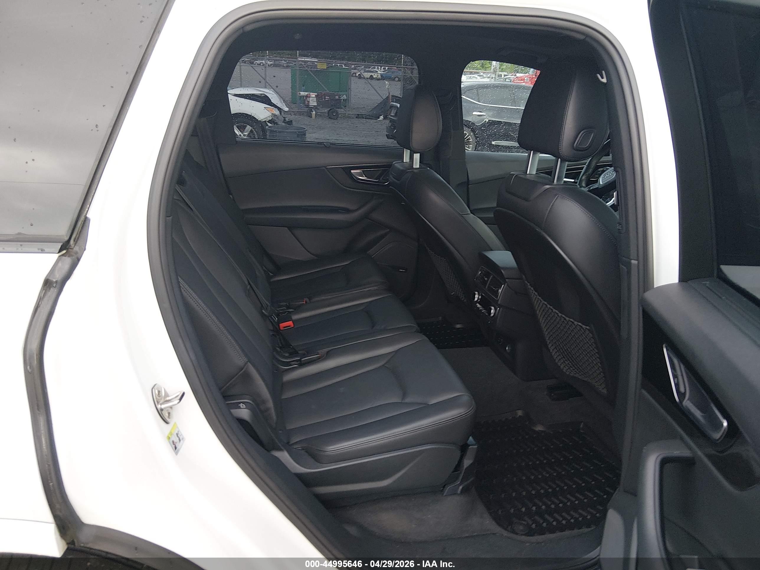 AUDI Q7 image 8