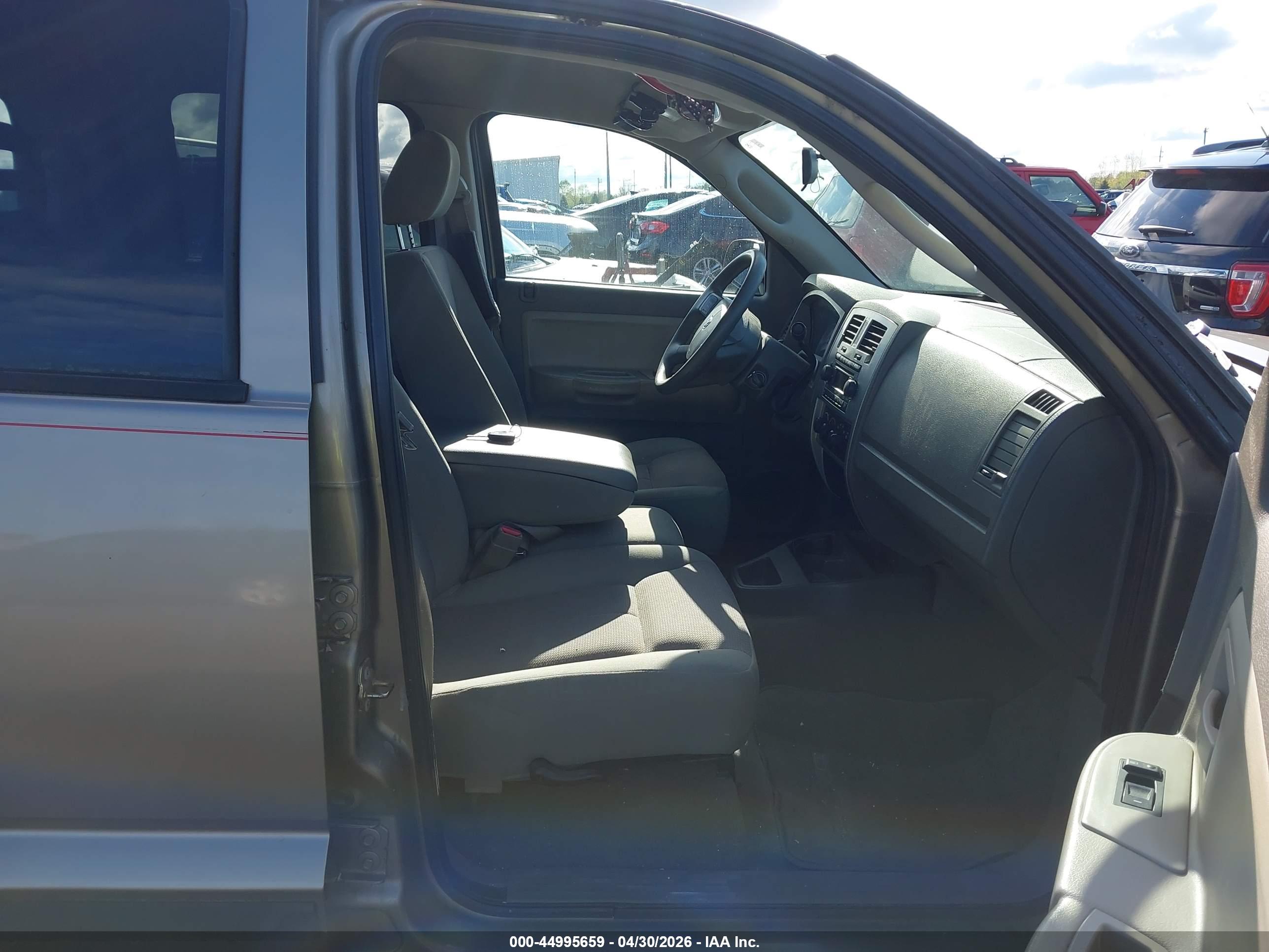 DODGE DAKOTA image 5