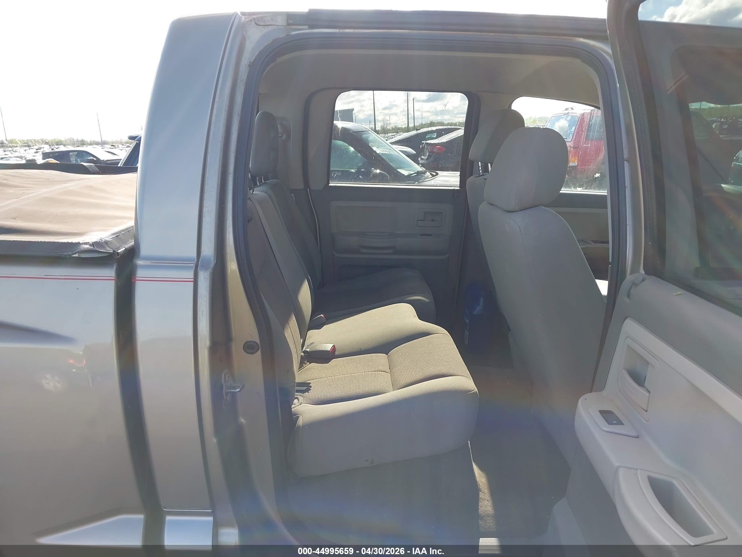 DODGE DAKOTA image 8