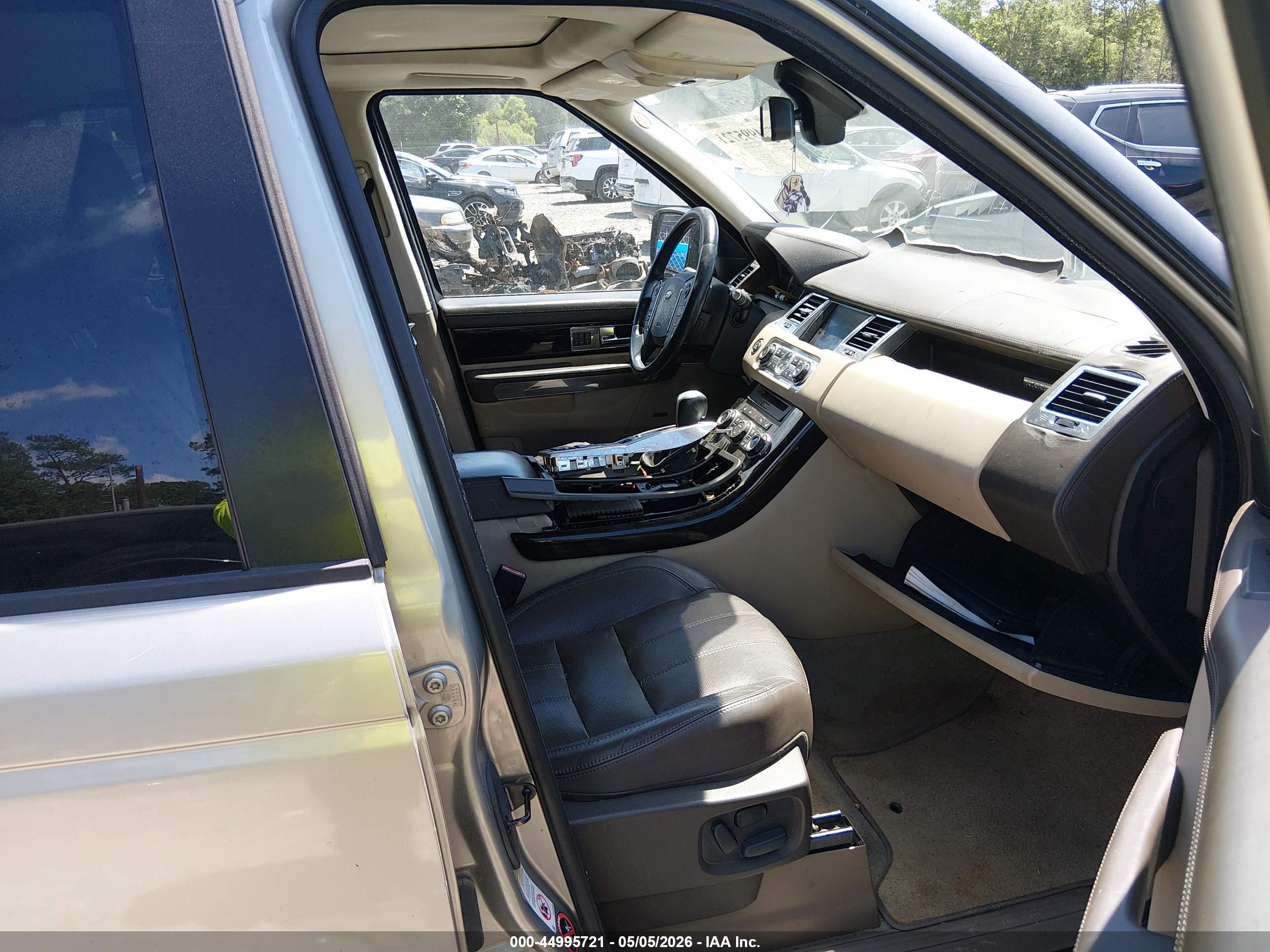 LAND ROVER image 5