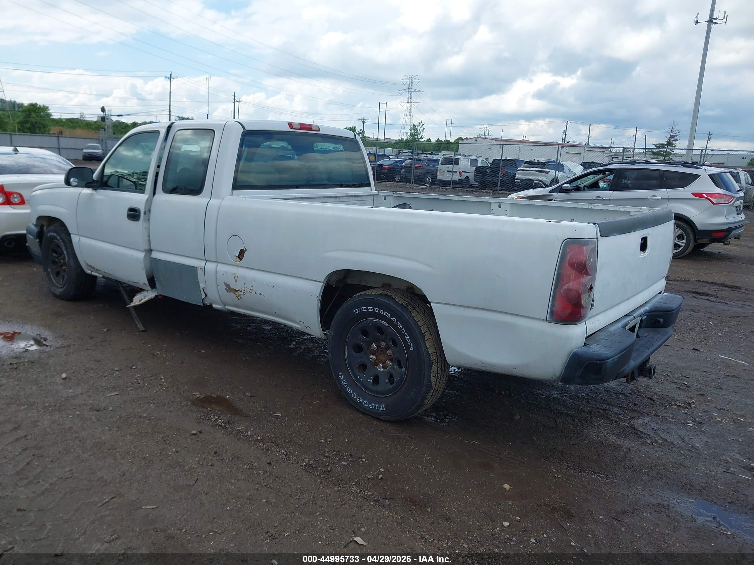 CHEVROLET SILVERADO image 3