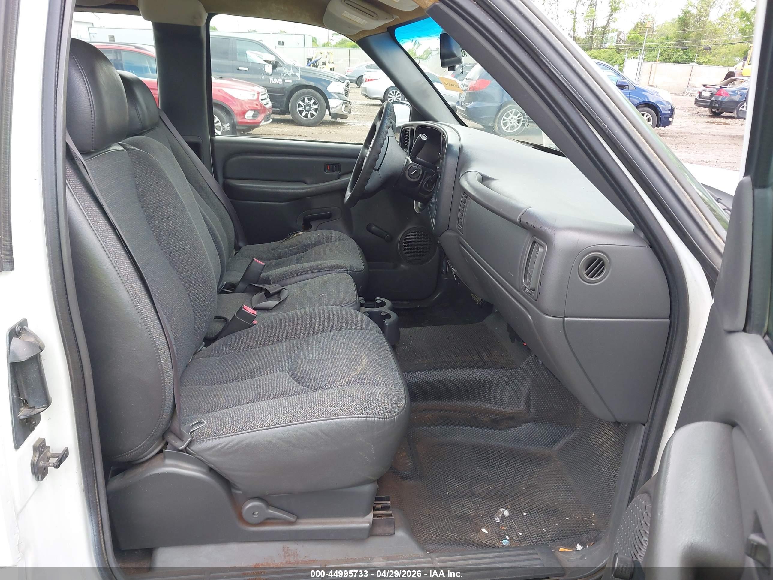 CHEVROLET SILVERADO image 5