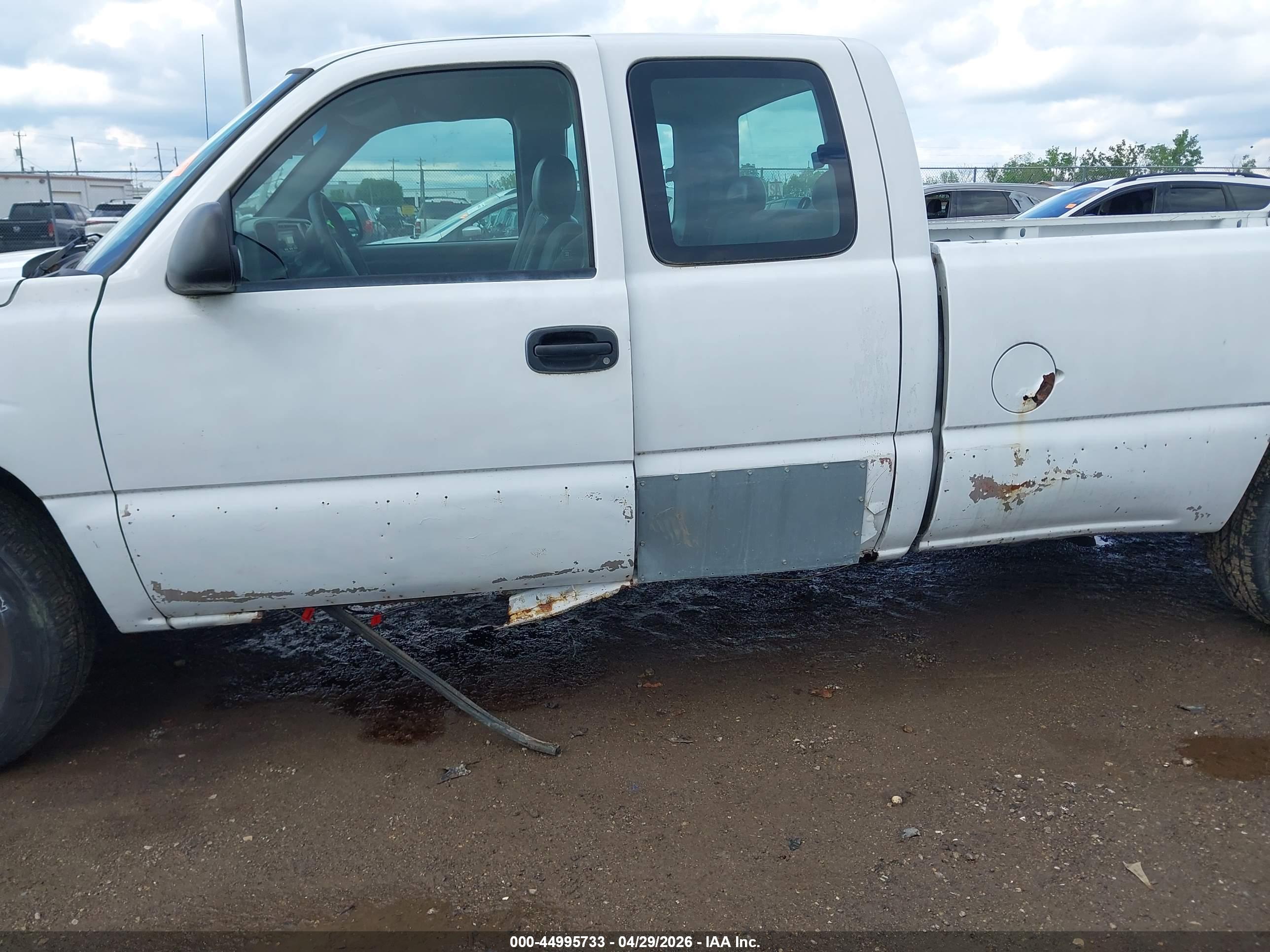 CHEVROLET SILVERADO image 6