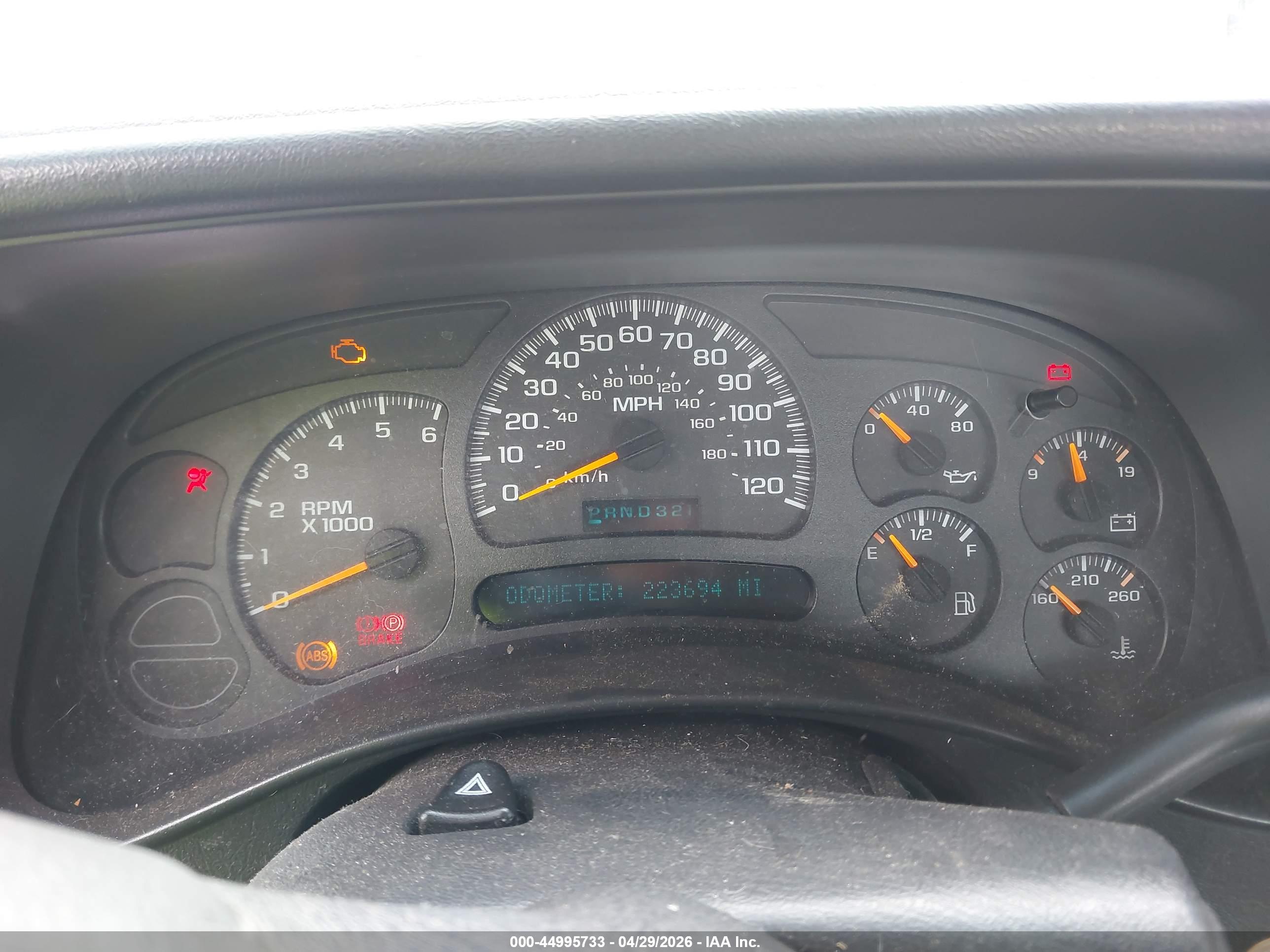 CHEVROLET SILVERADO image 7