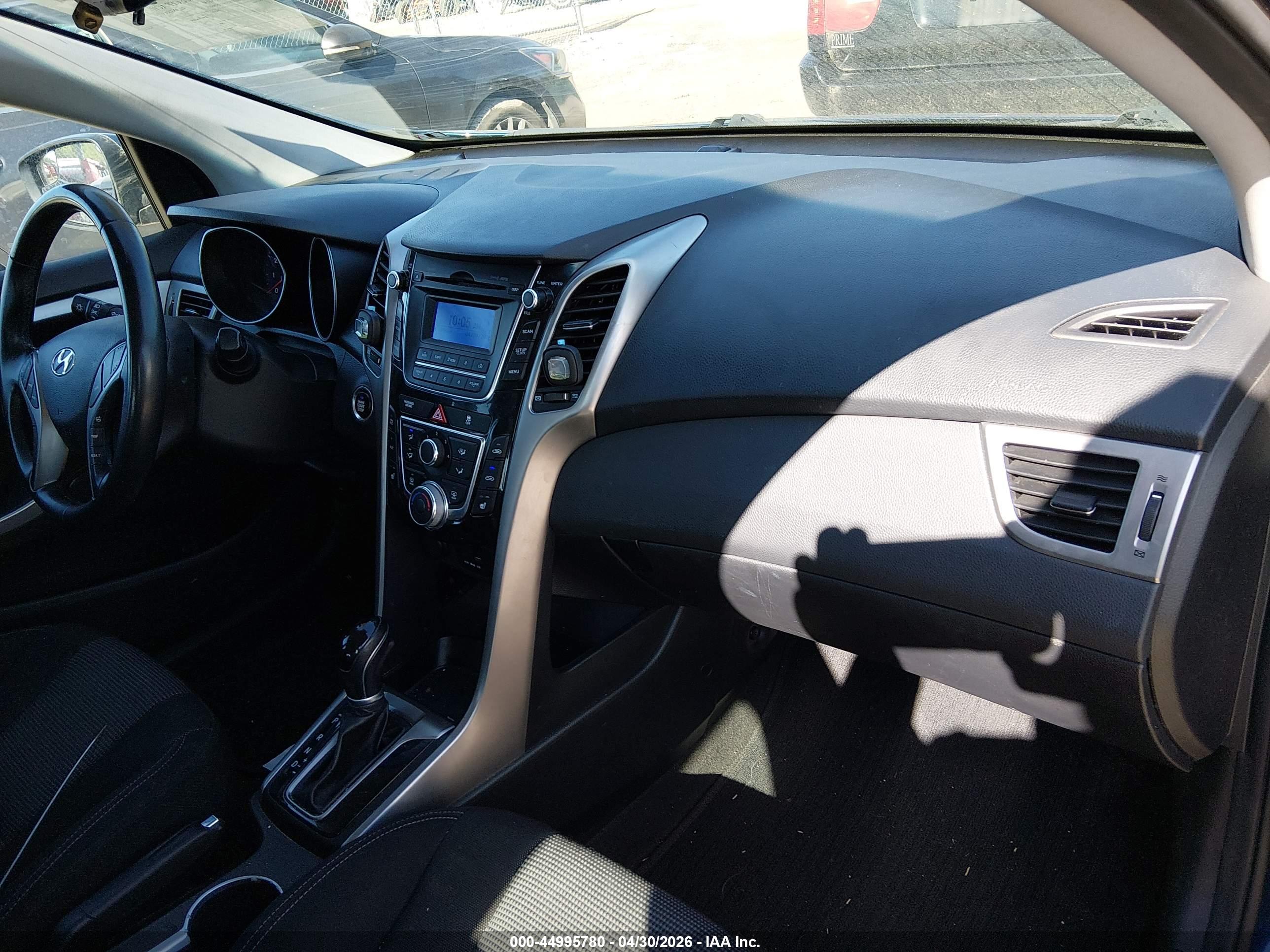 HYUNDAI ELANTRA image 5