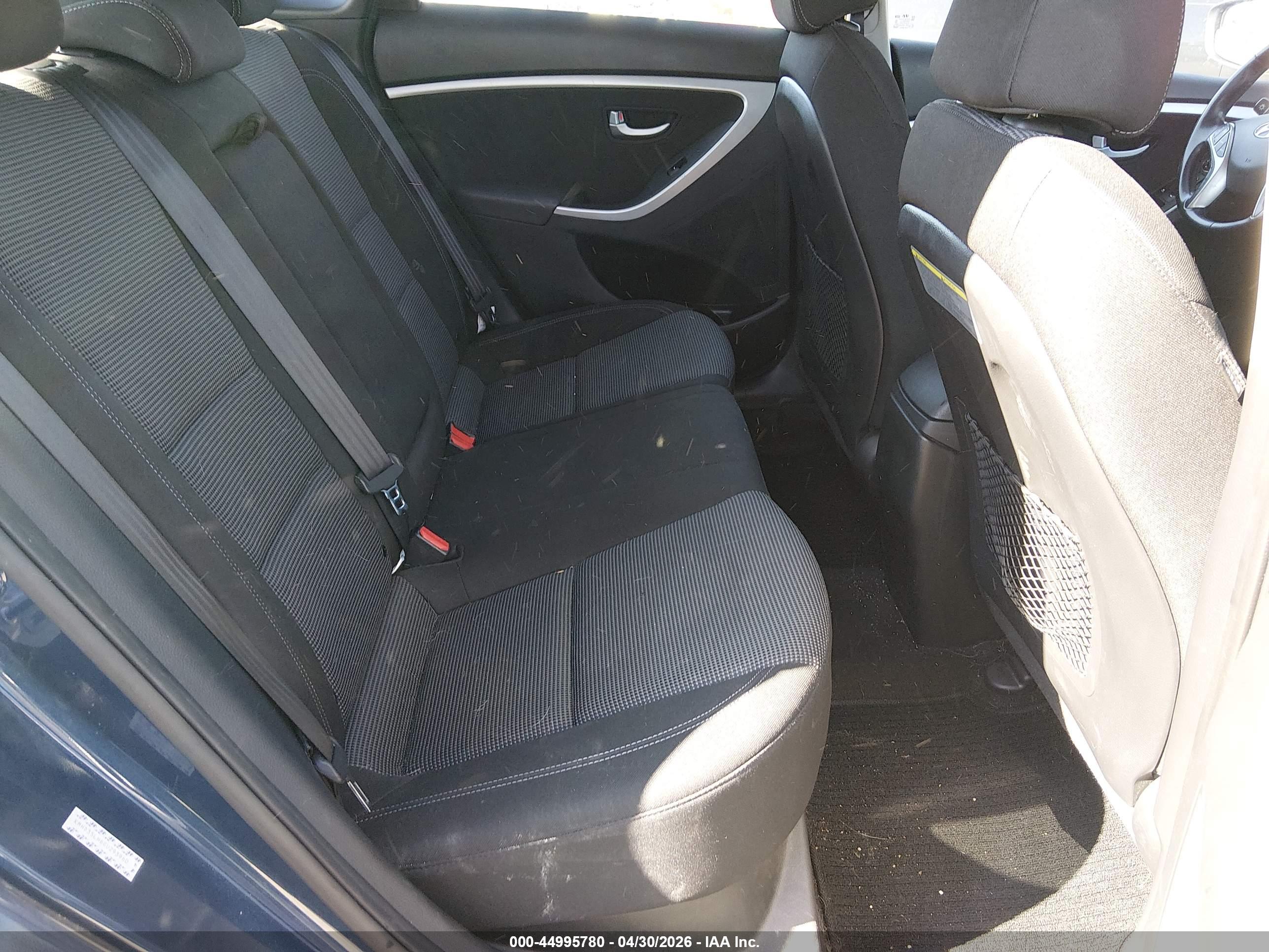 HYUNDAI ELANTRA image 8