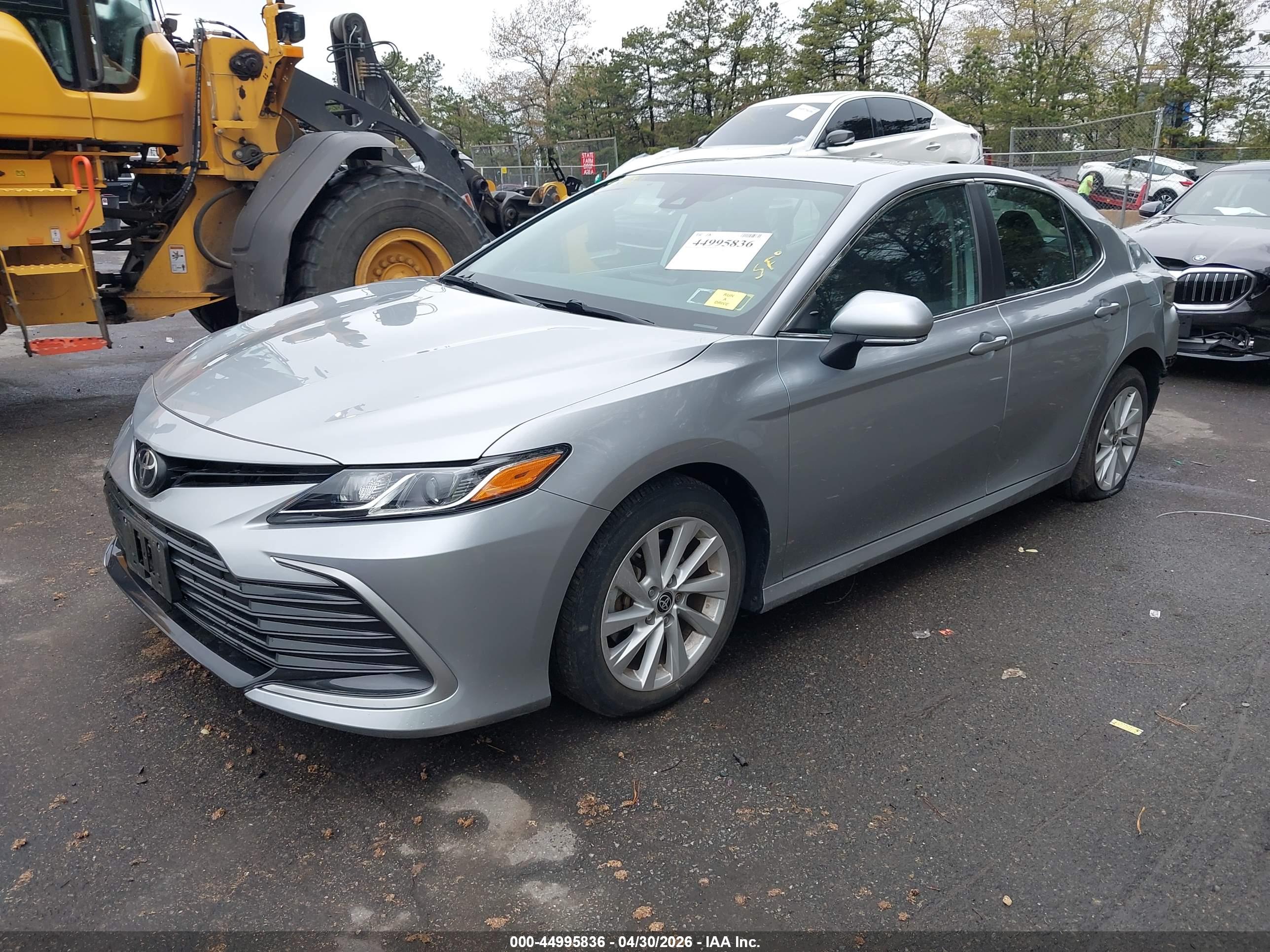 TOYOTA CAMRY image 2