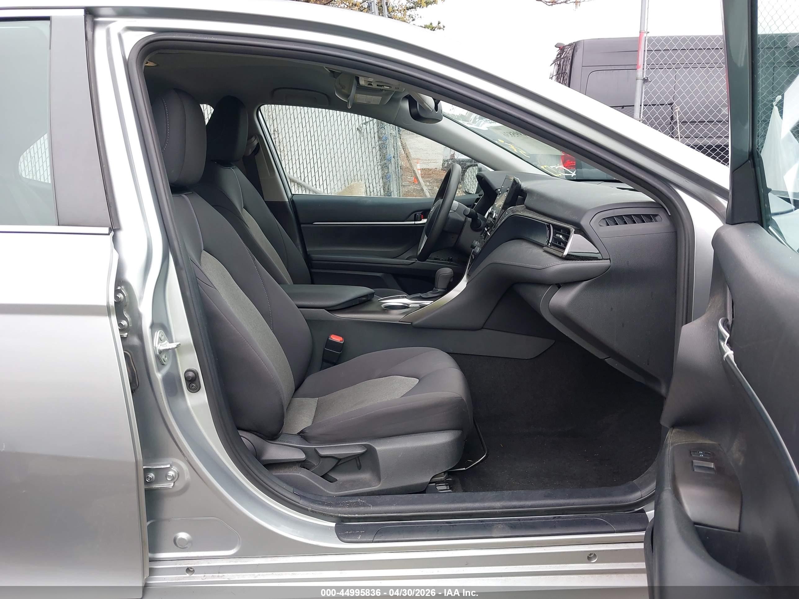 TOYOTA CAMRY image 5