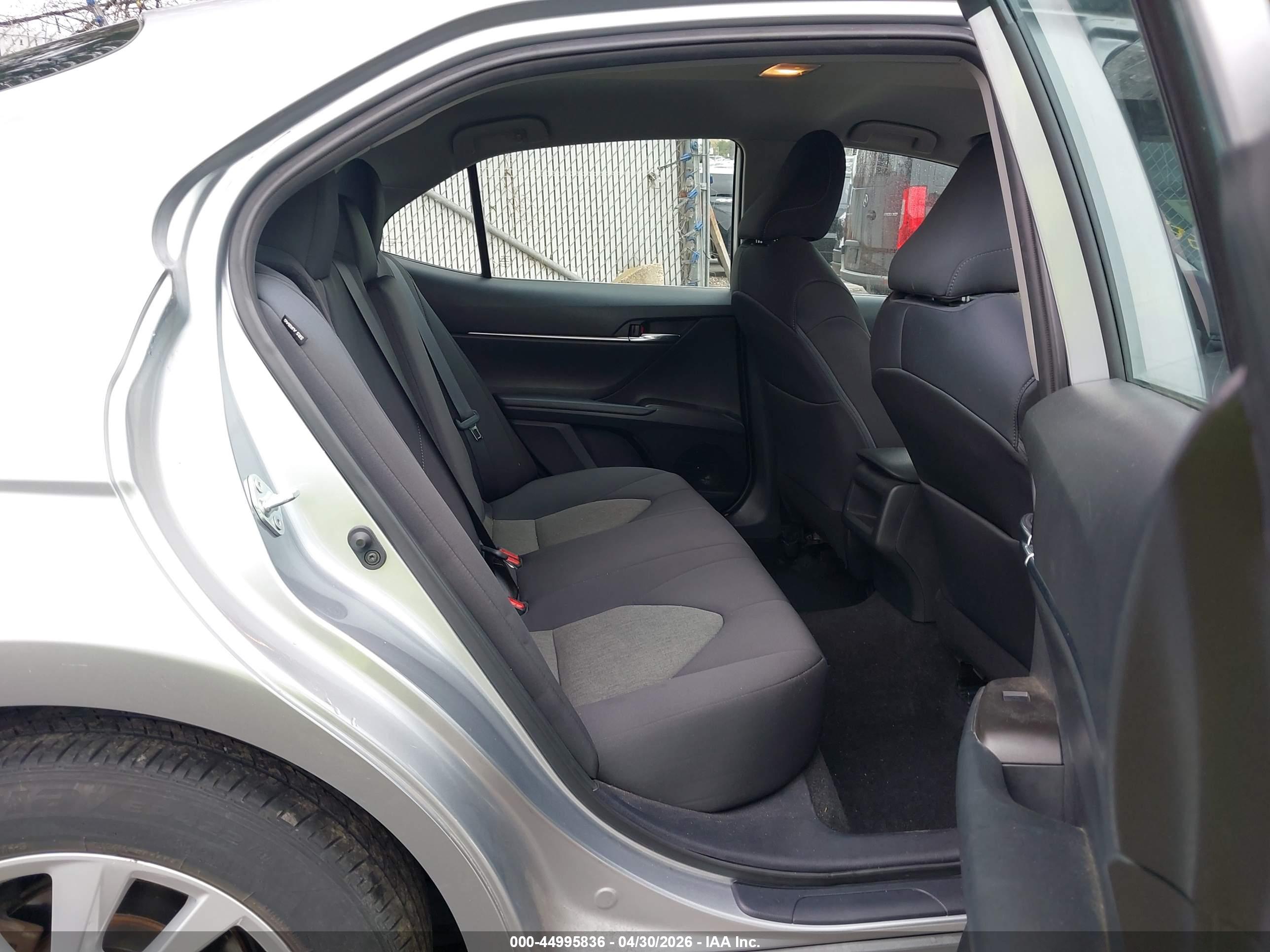 TOYOTA CAMRY image 8