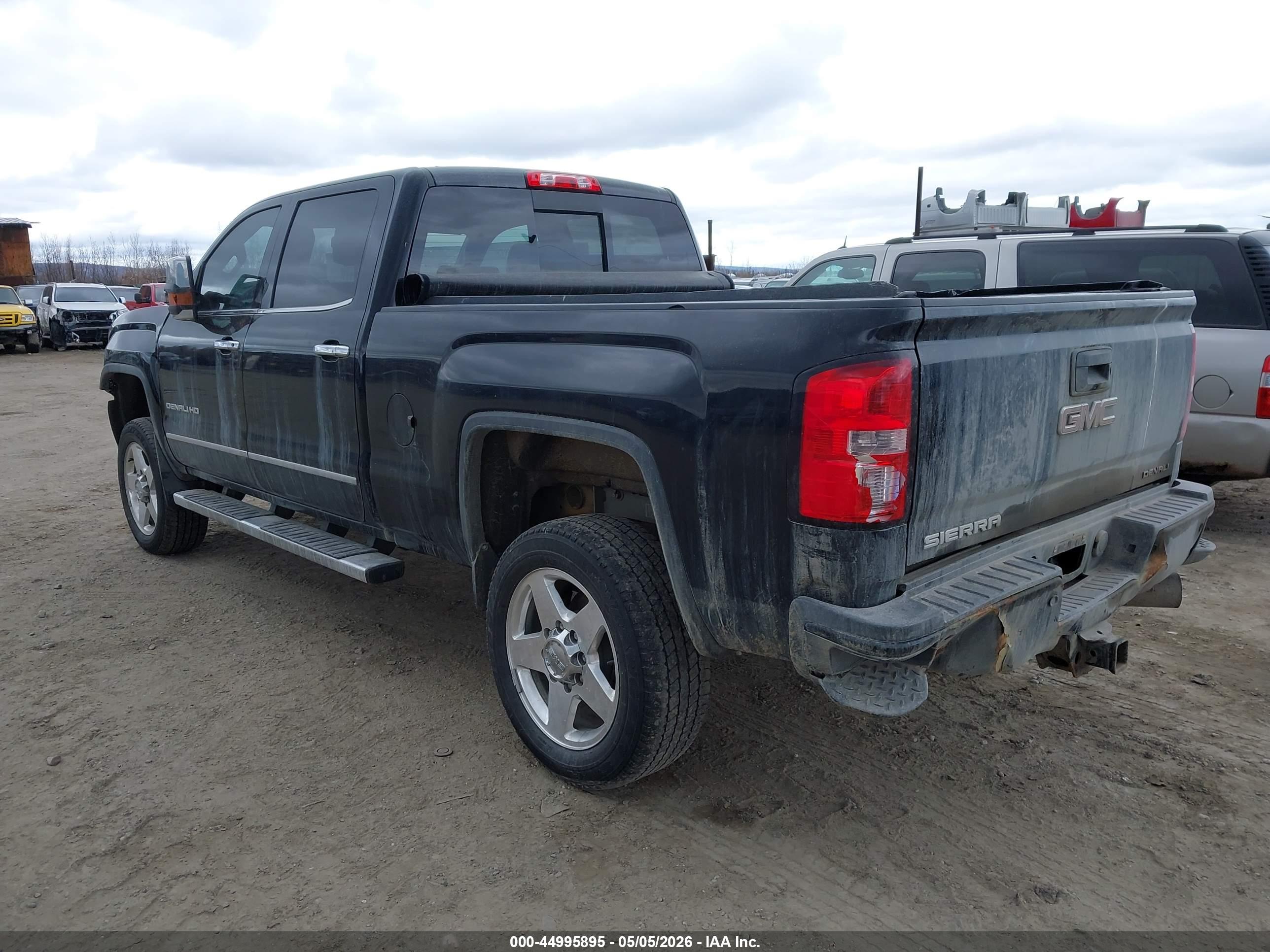 GMC SIERRA image 3