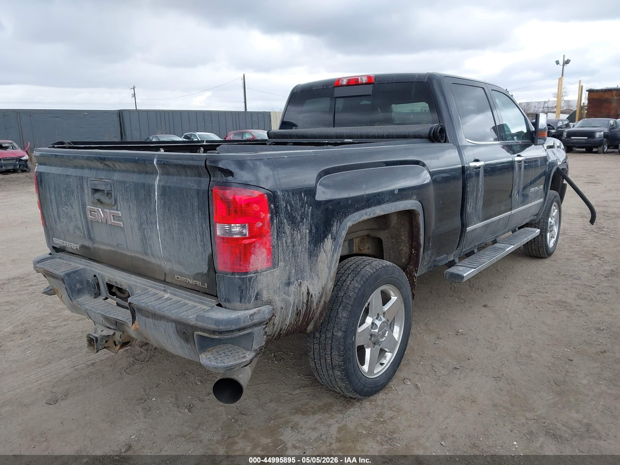 GMC SIERRA image 4