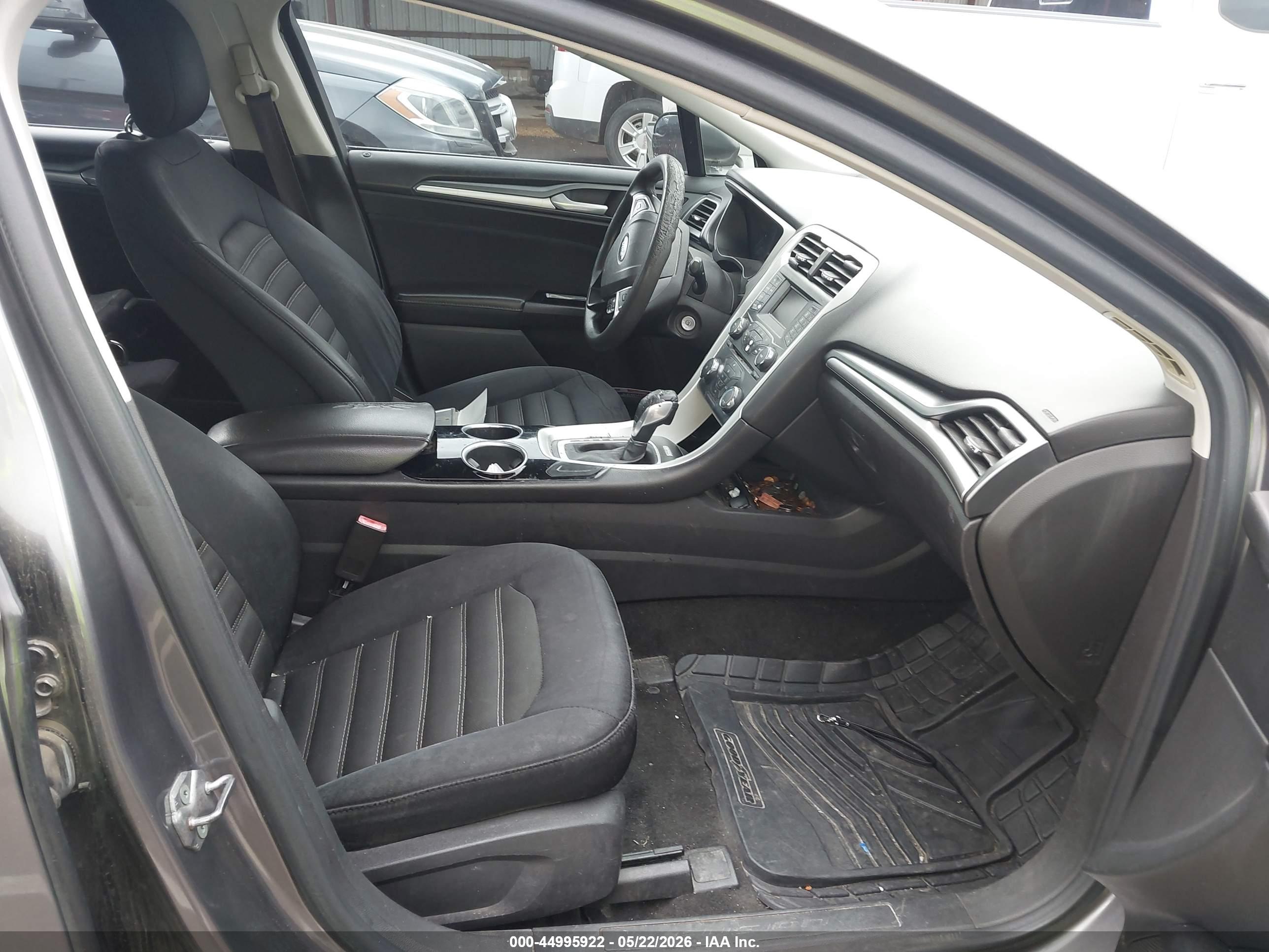 FORD FUSION image 5