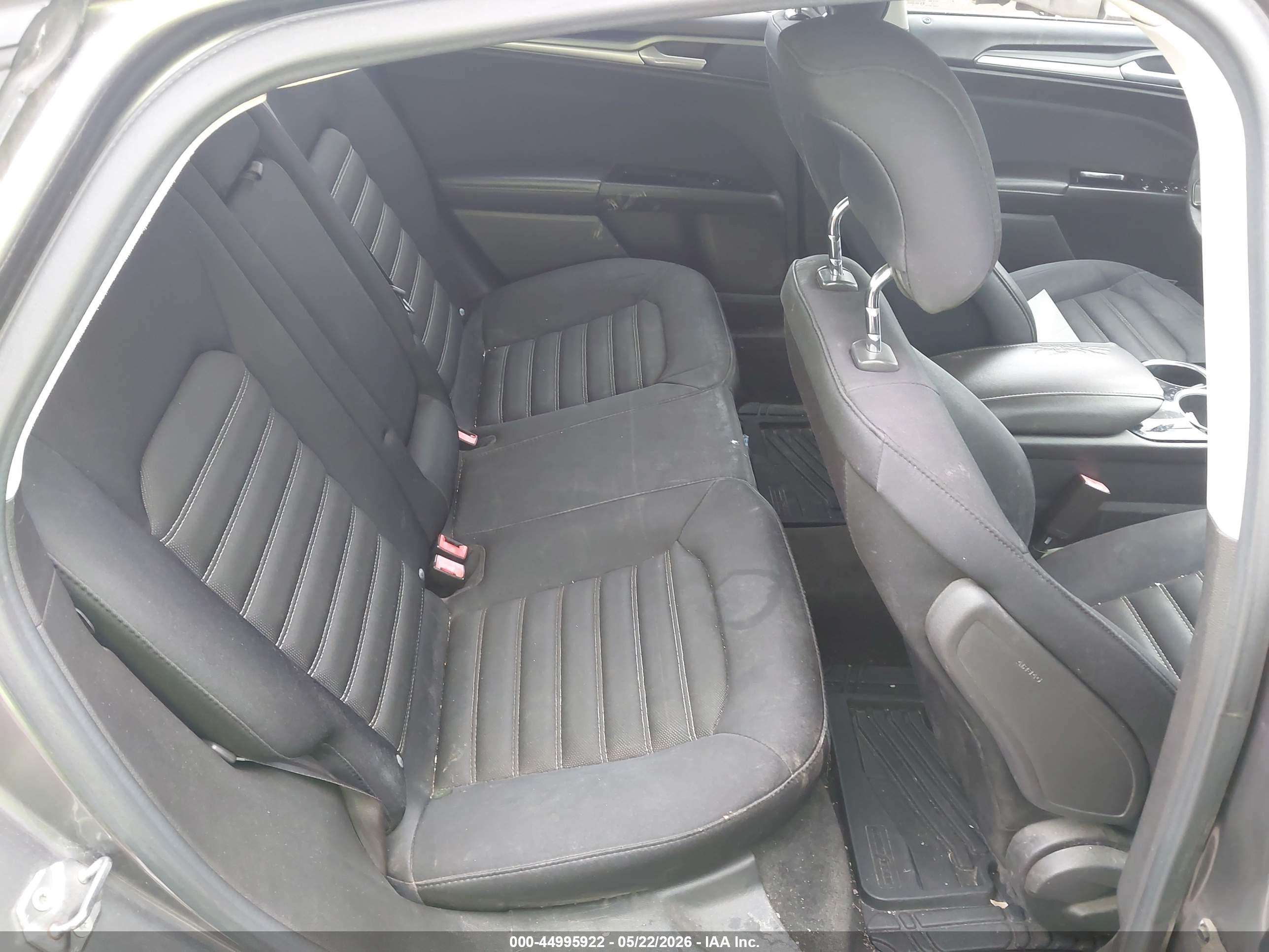 FORD FUSION image 8