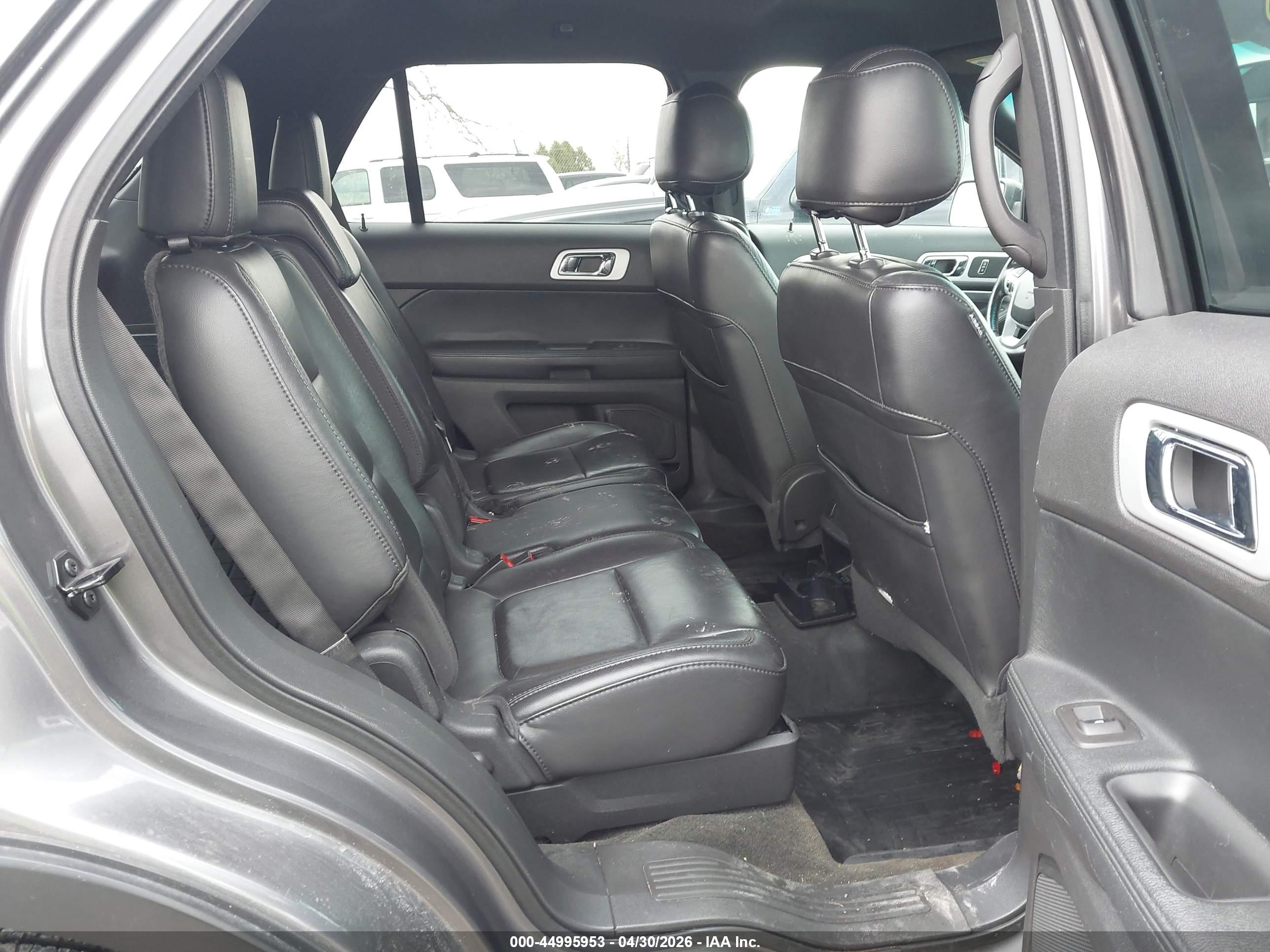 FORD EXPLORER image 8