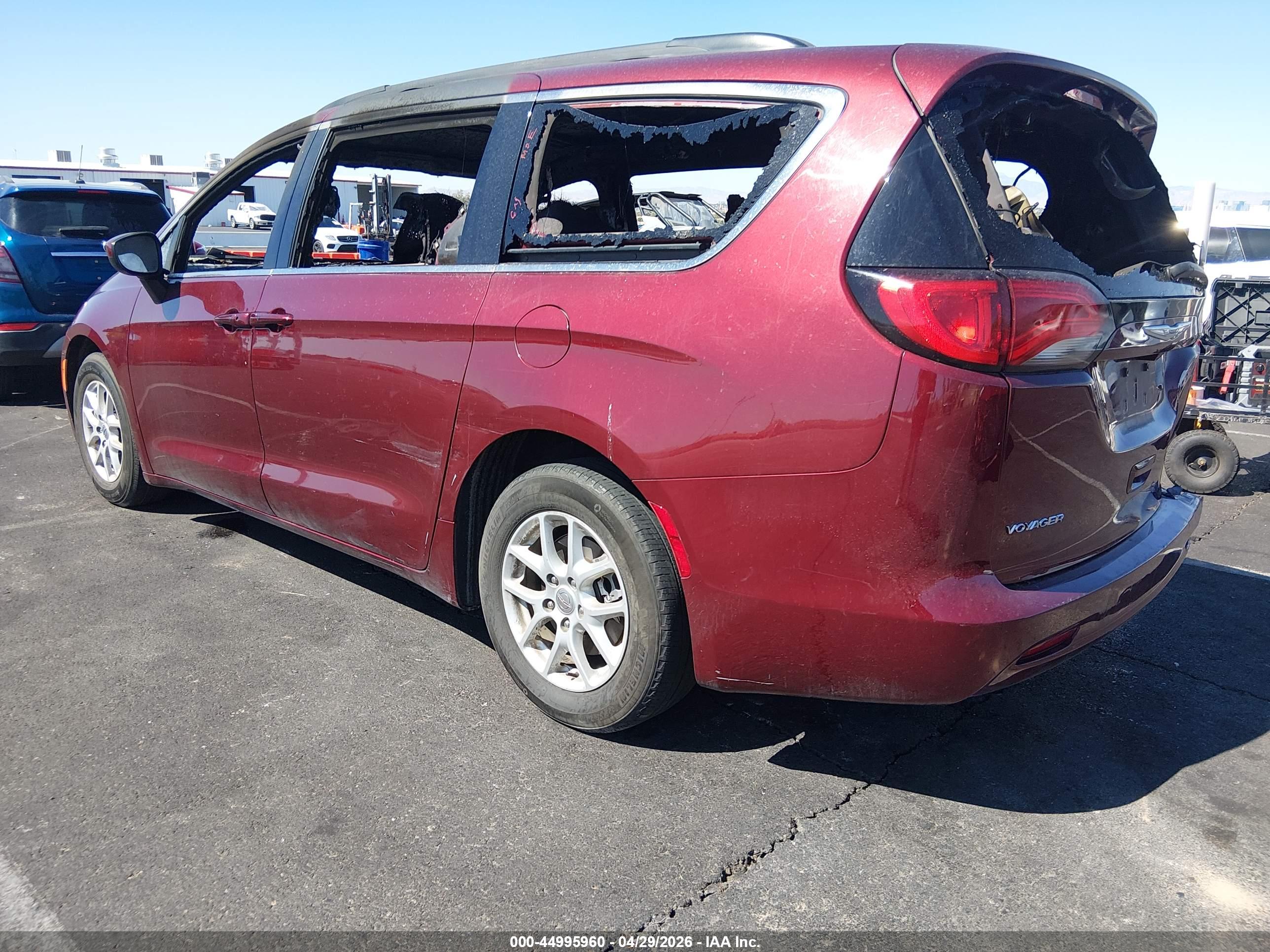 CHRYSLER VOYAGER image 3