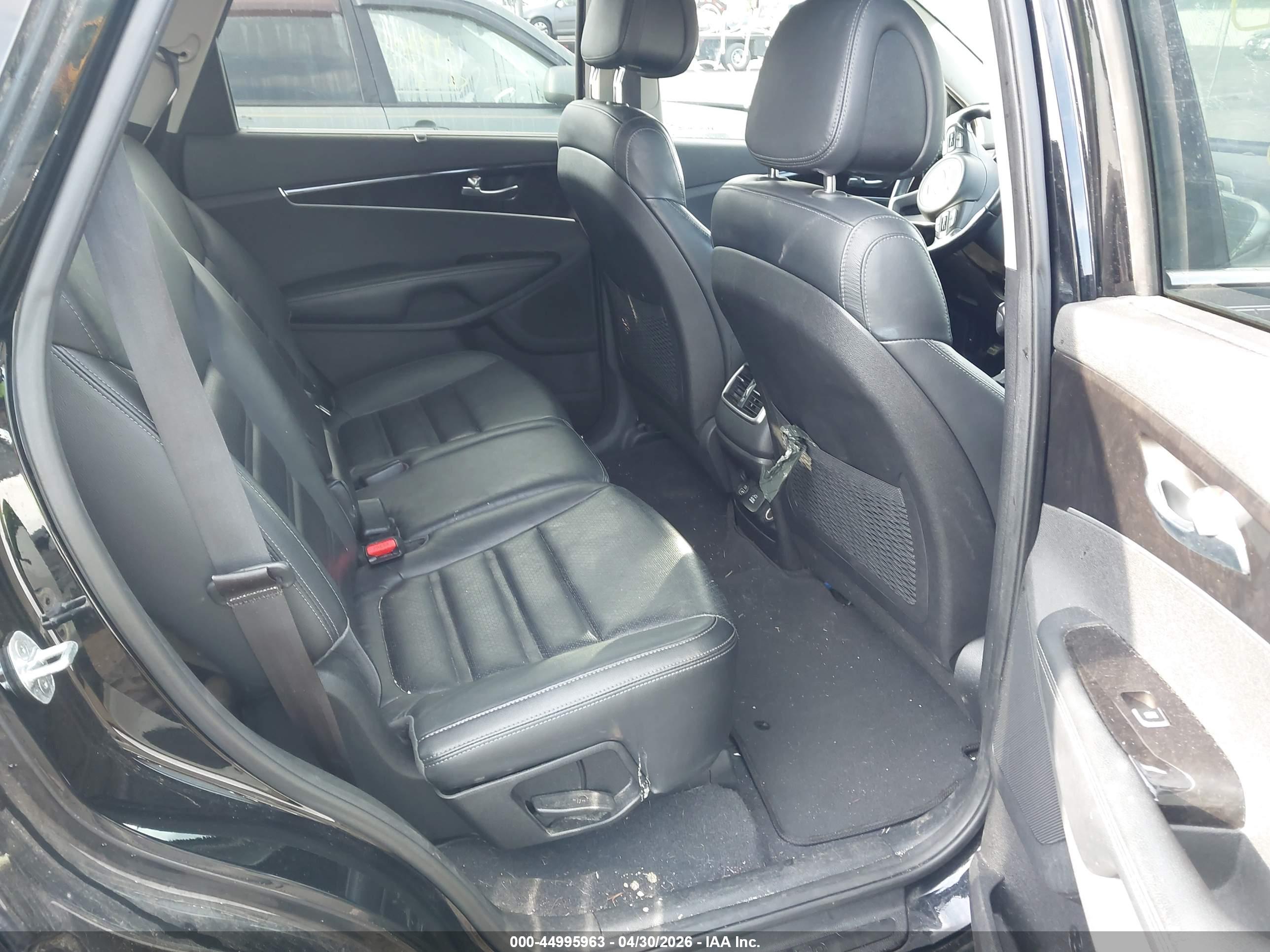 KIA SORENTO image 8