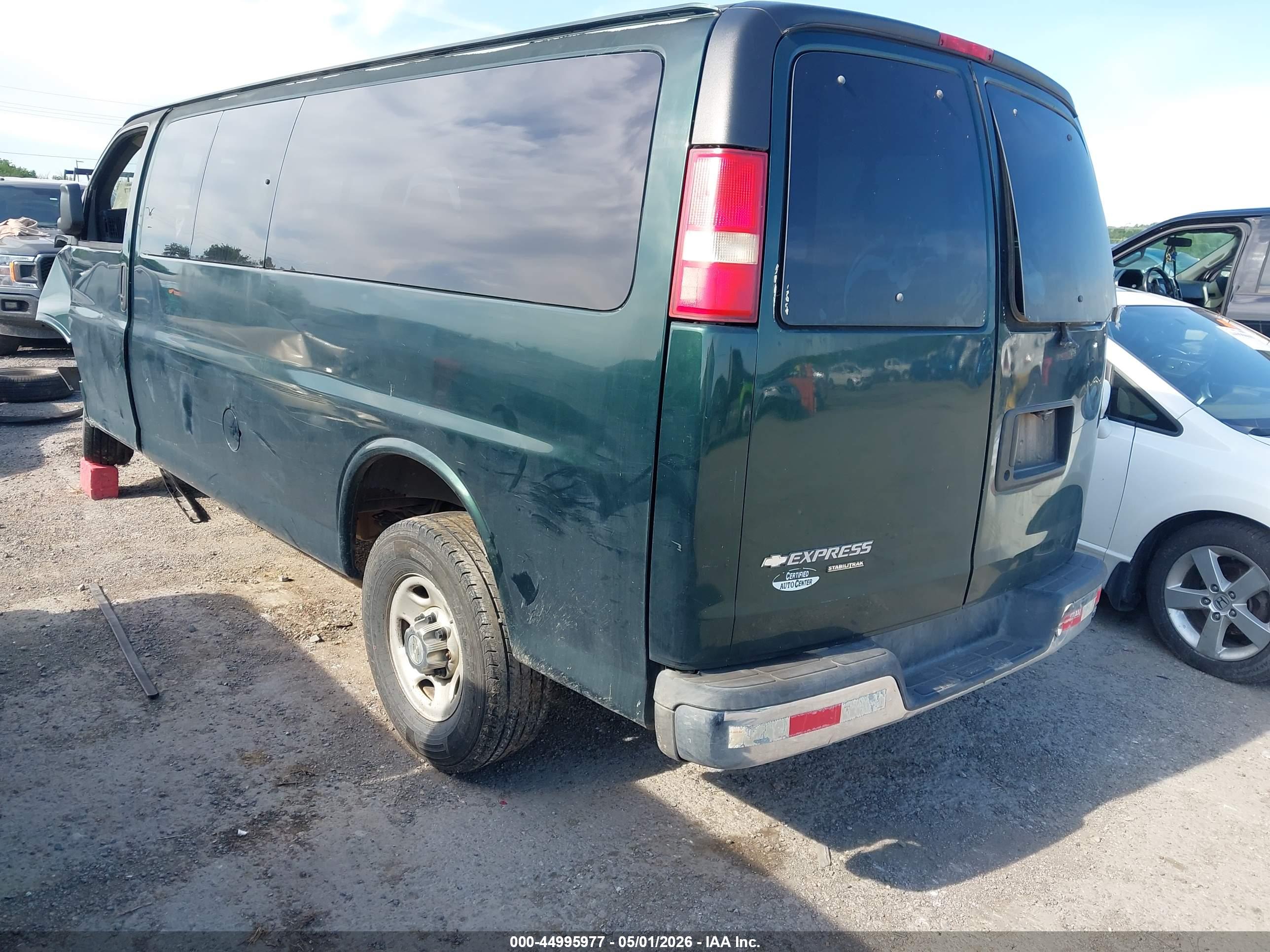 CHEVROLET EXPRESS image 3
