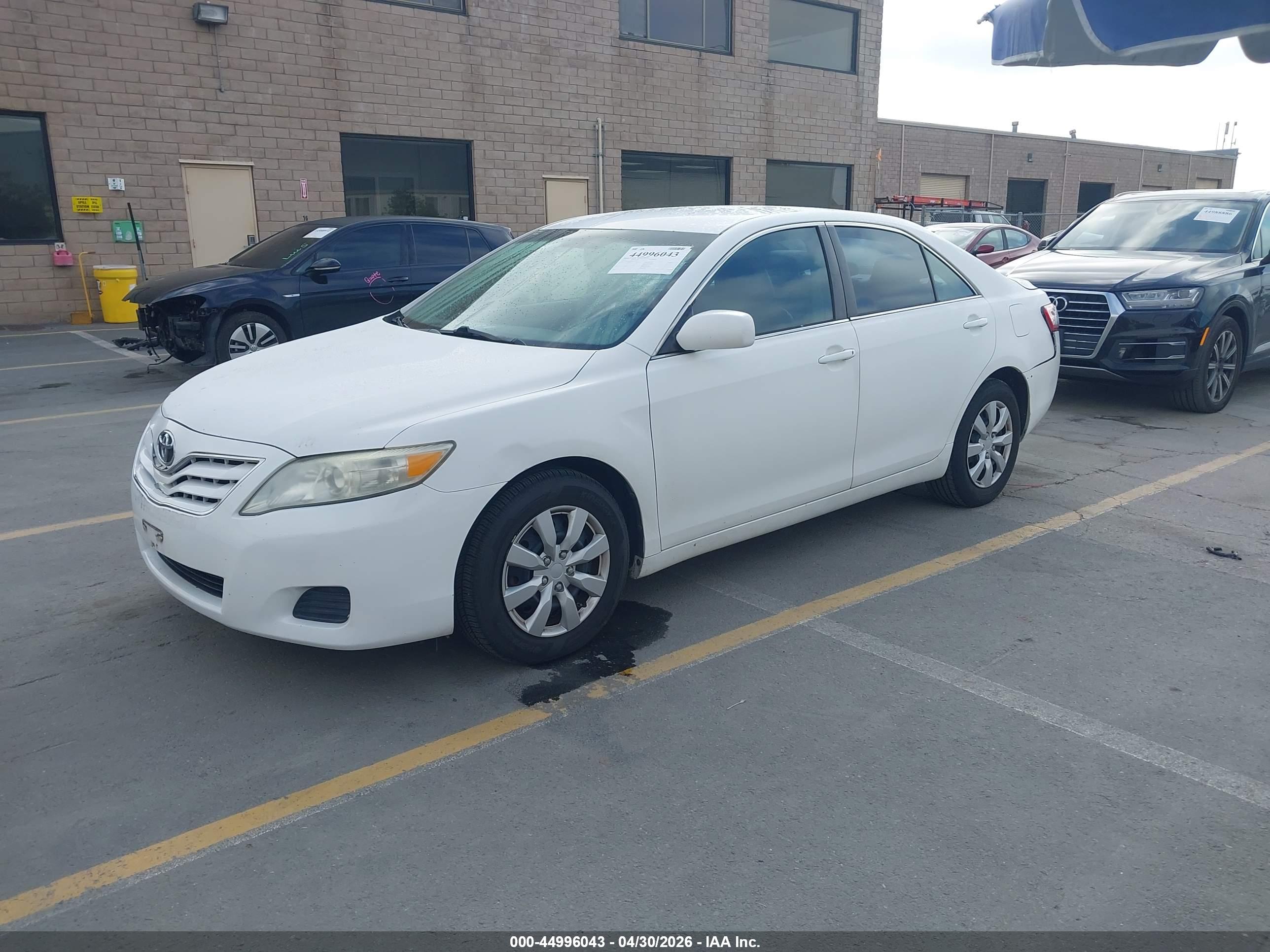 TOYOTA CAMRY image 2