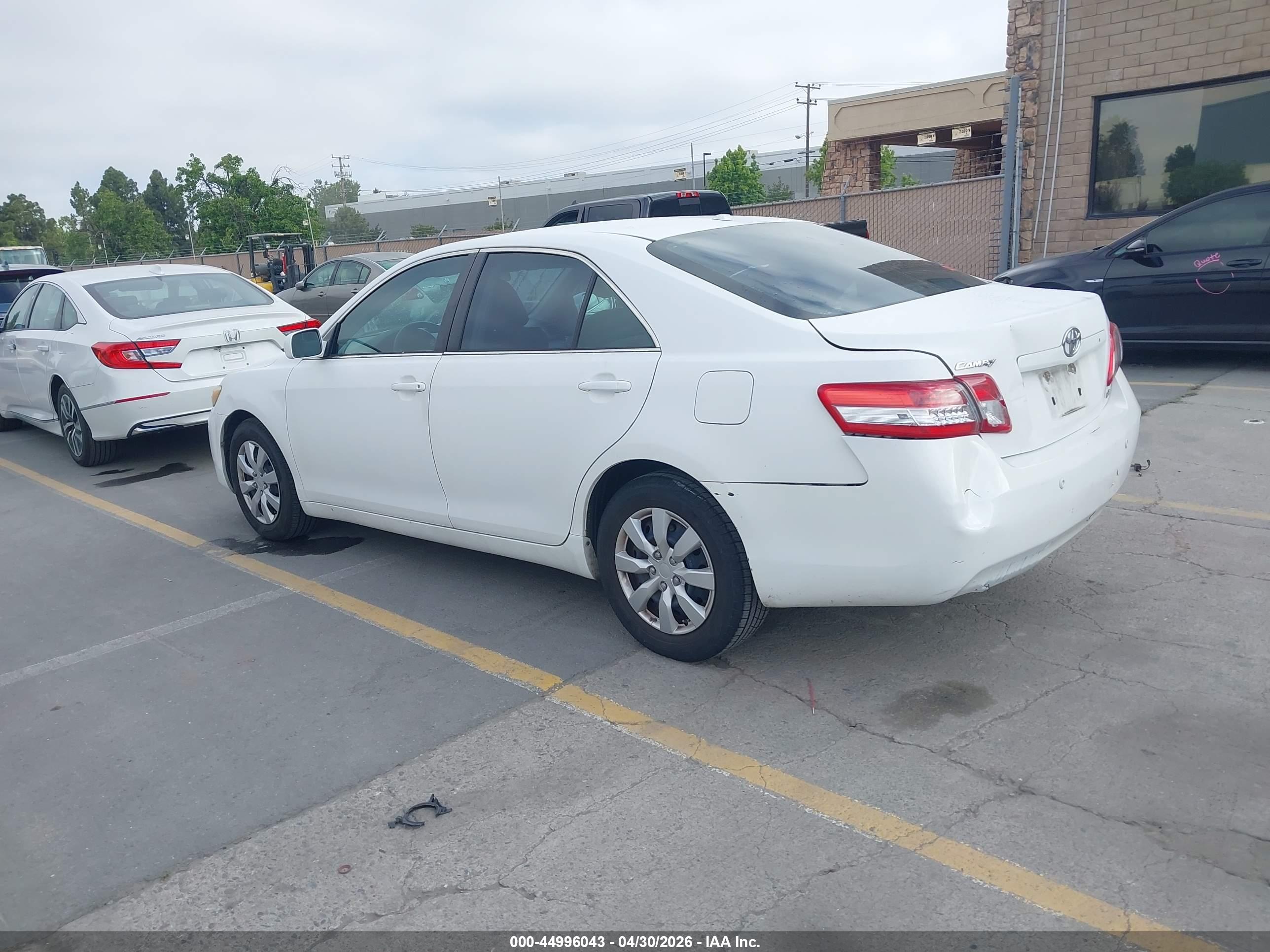 TOYOTA CAMRY image 3
