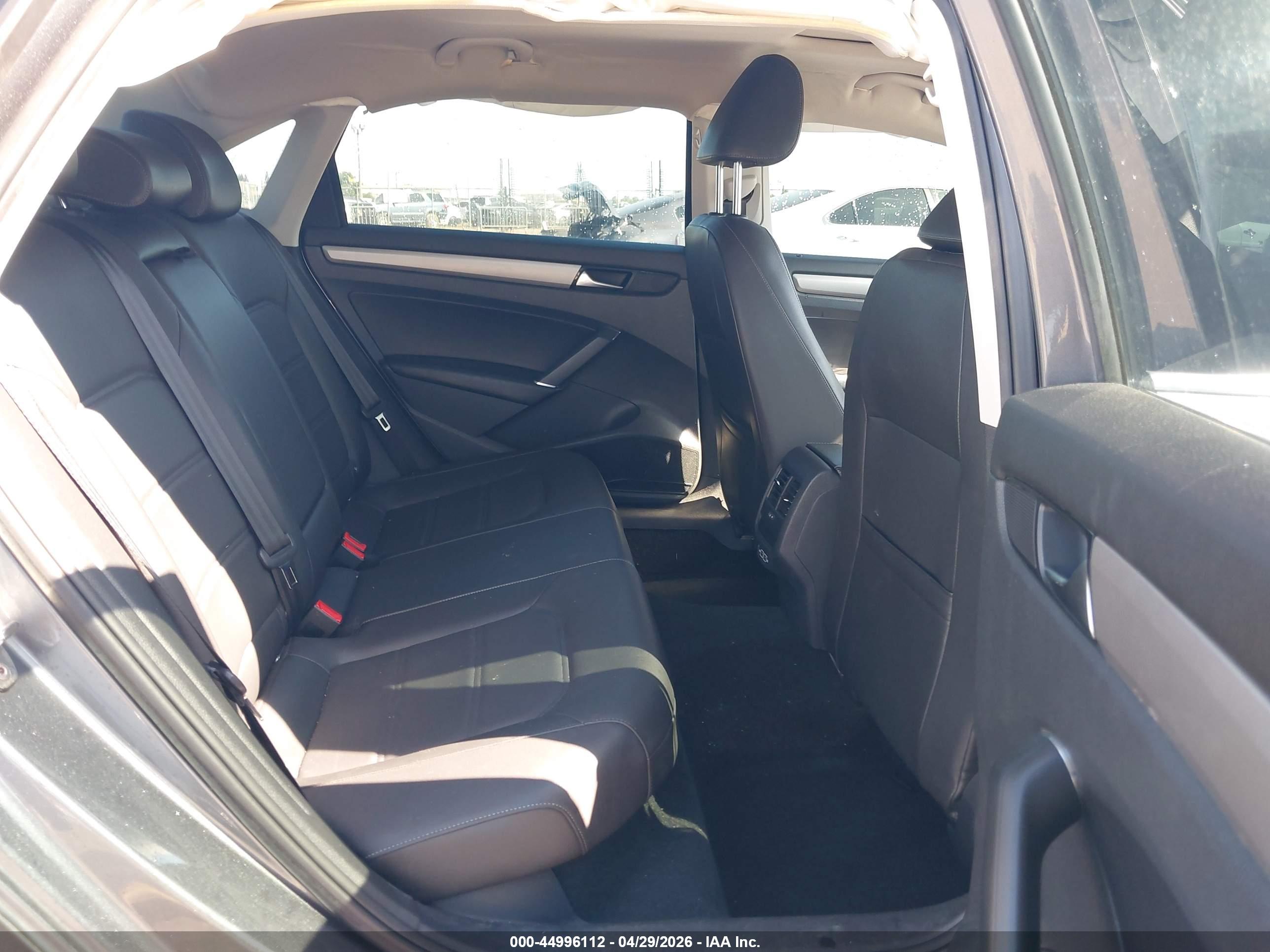 VOLKSWAGEN PASSAT image 8