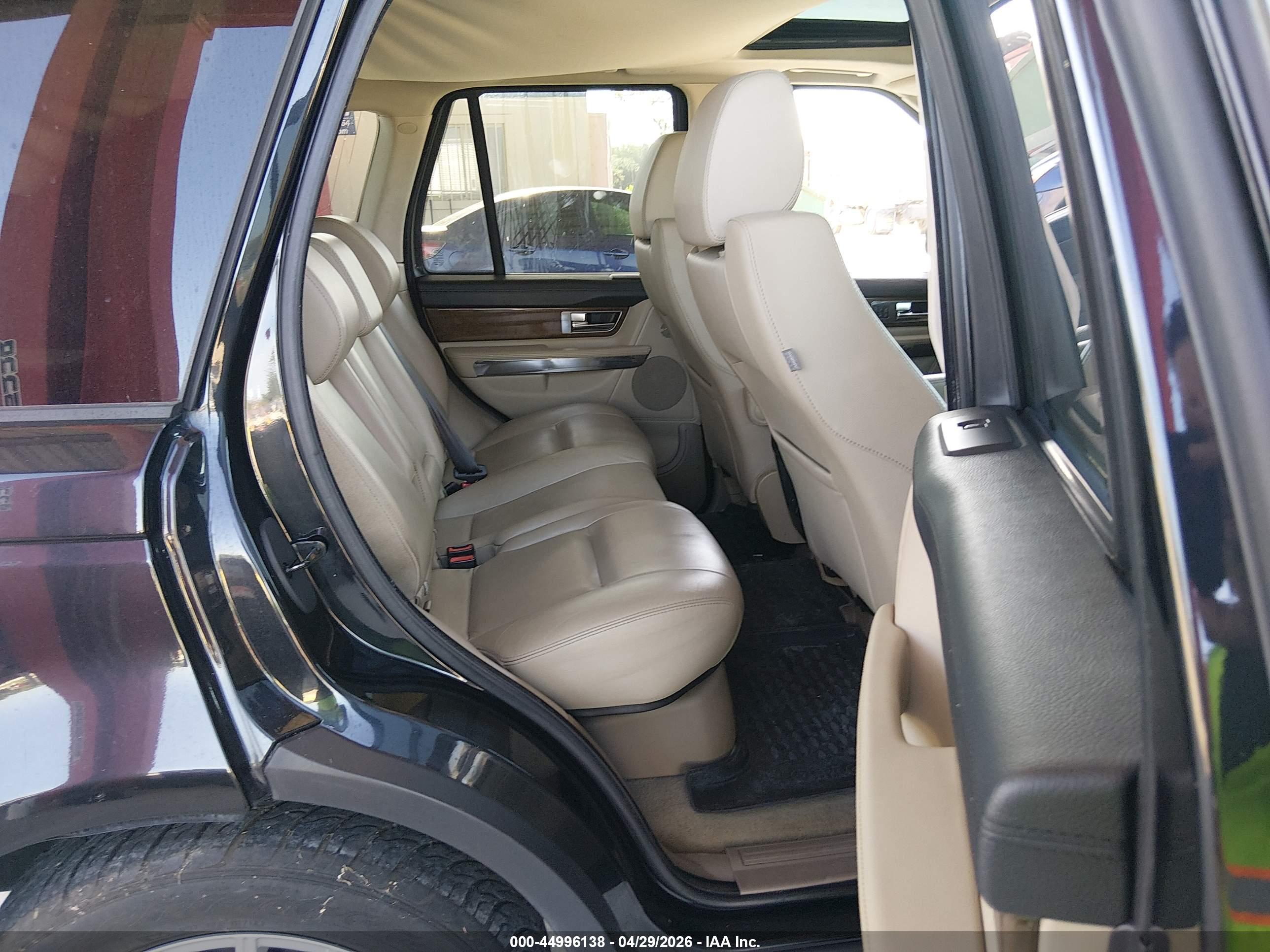 LAND ROVER image 8