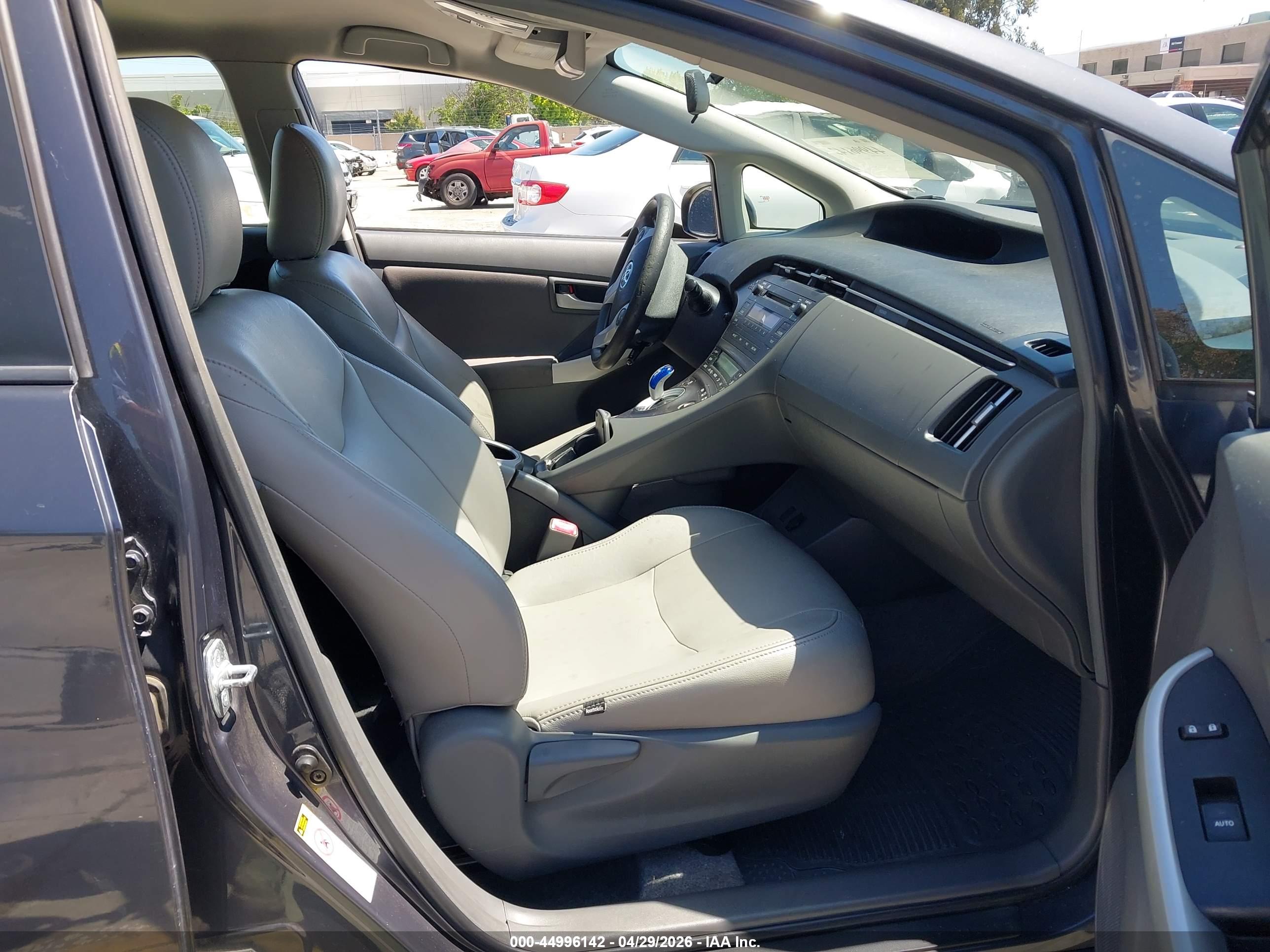 TOYOTA PRIUS image 5