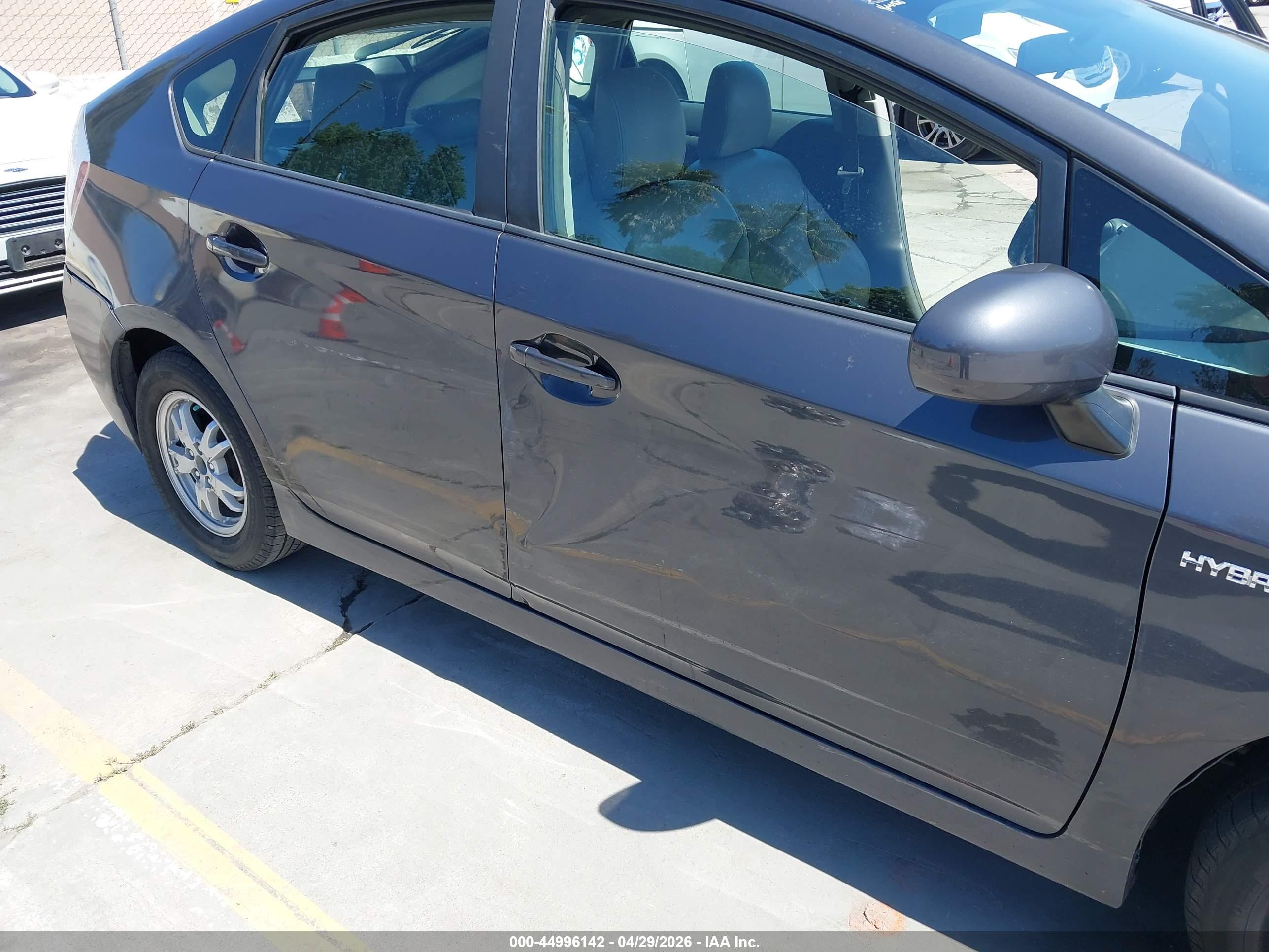 TOYOTA PRIUS image 6