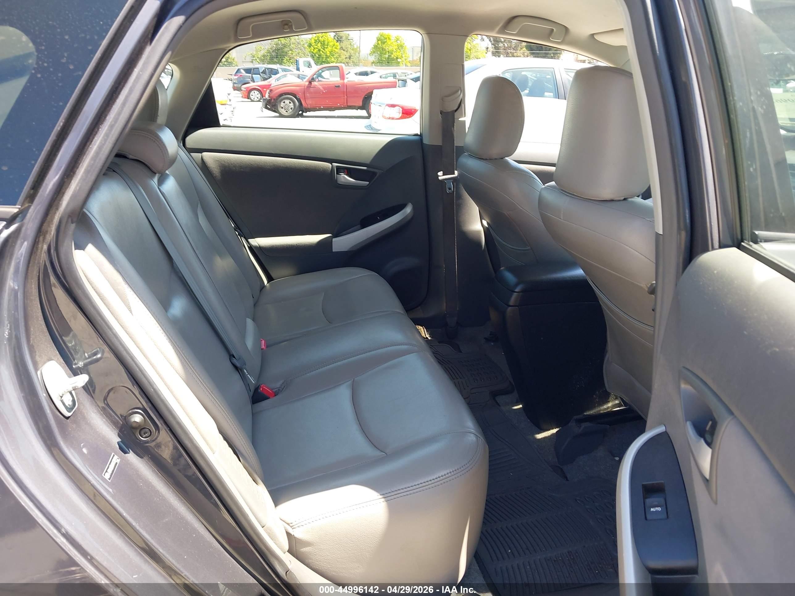 TOYOTA PRIUS image 8