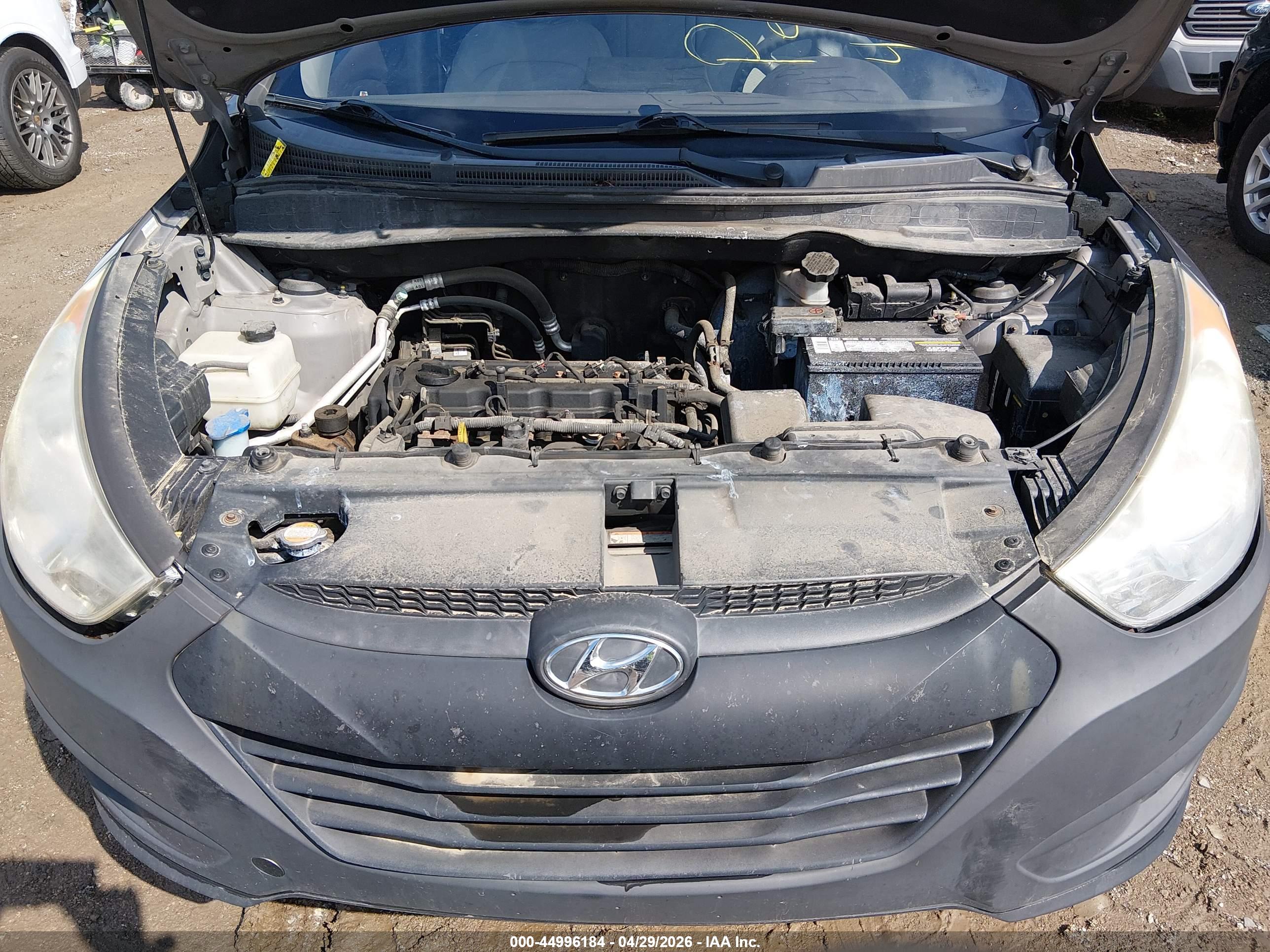HYUNDAI TUCSON image 10